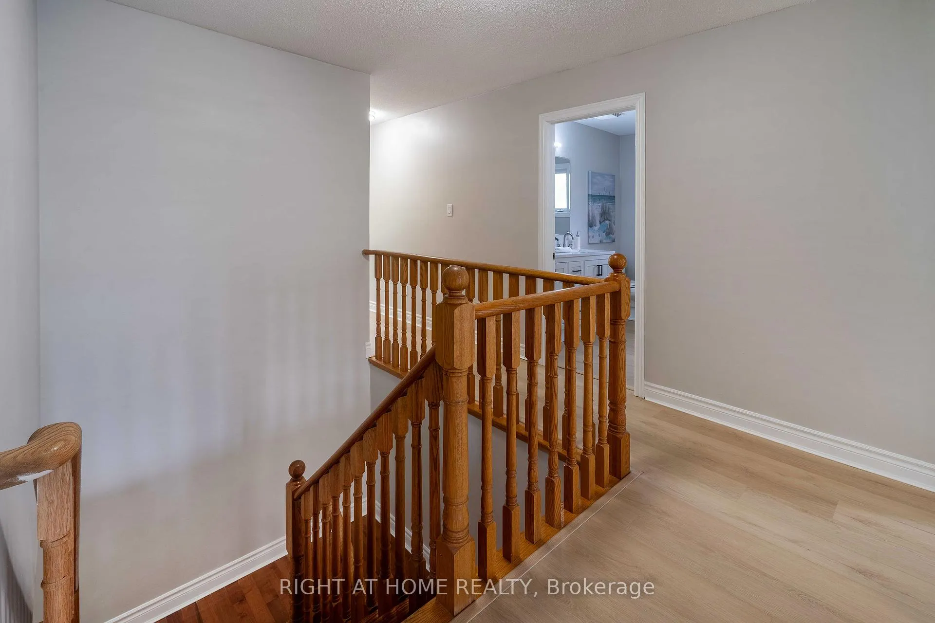 Photo 23 of 2425 Nichols Drive, Oakville, Wedgewood Creek — HOMEH