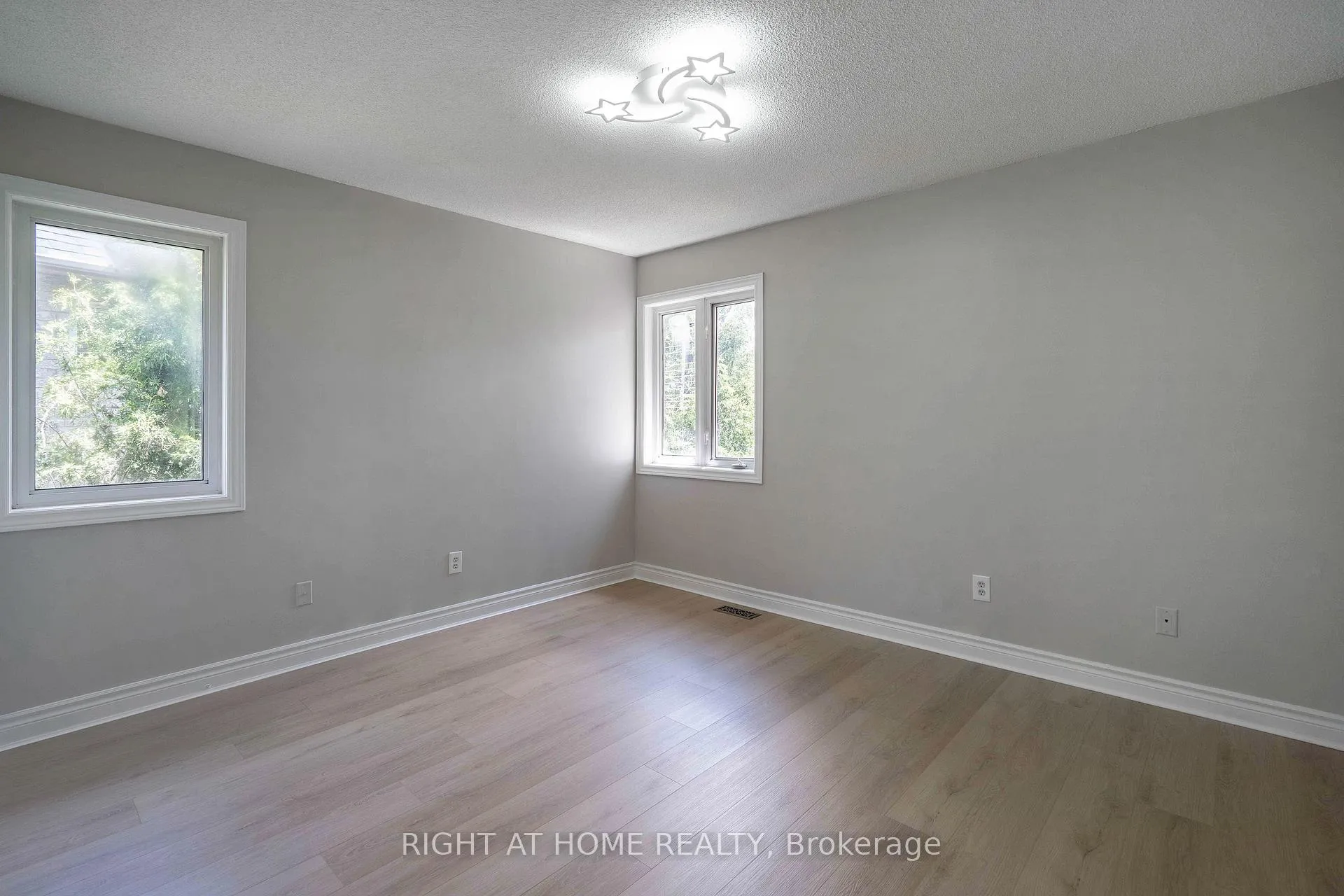 Photo 37 of 2425 Nichols Drive, Oakville, Wedgewood Creek — HOMEH