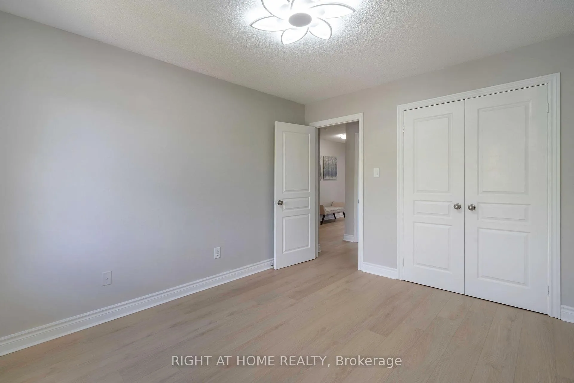 Photo 41 of 2425 Nichols Drive, Oakville, Wedgewood Creek — HOMEH