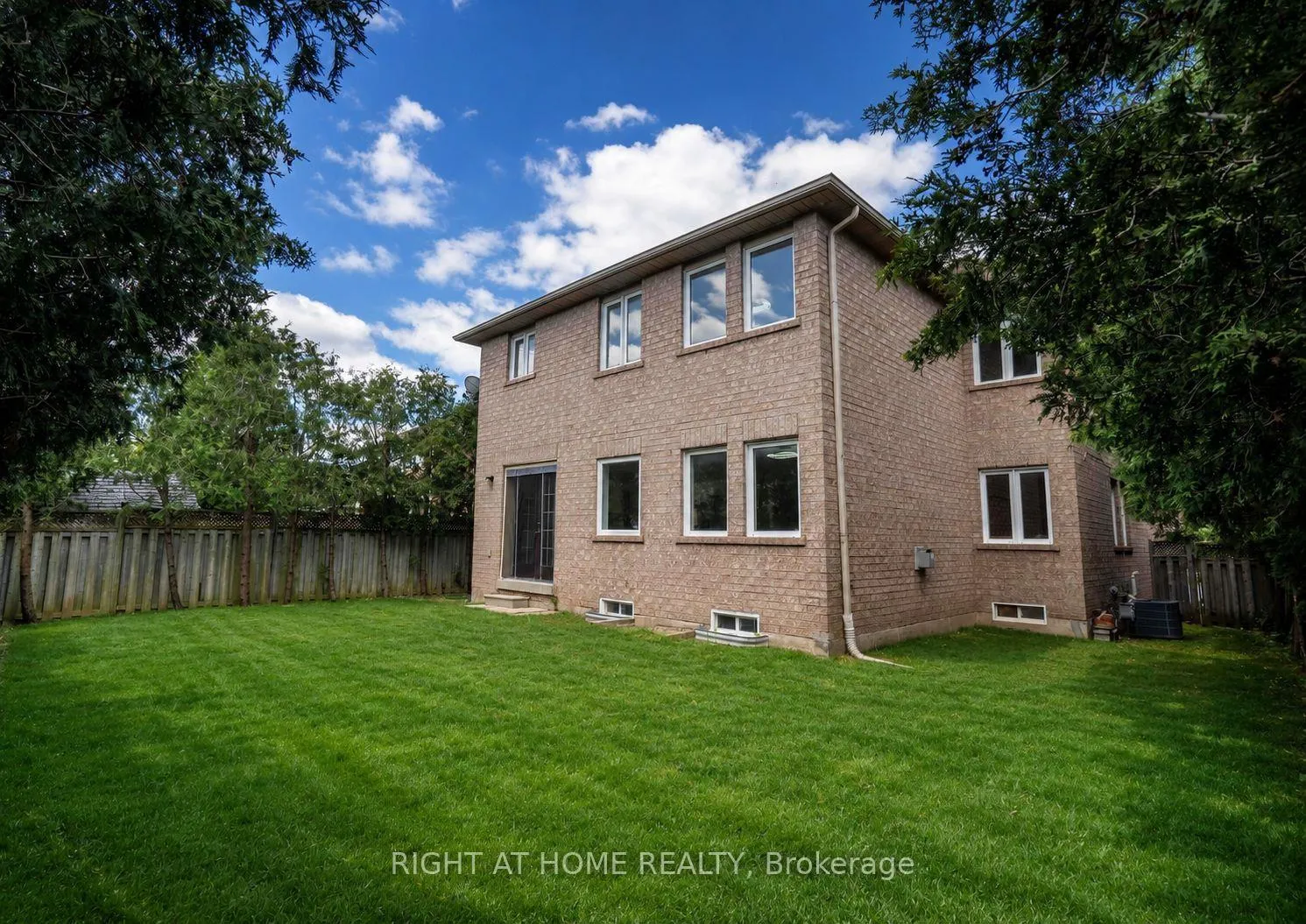 Photo 47 of 2425 Nichols Drive, Oakville, Wedgewood Creek — HOMEH