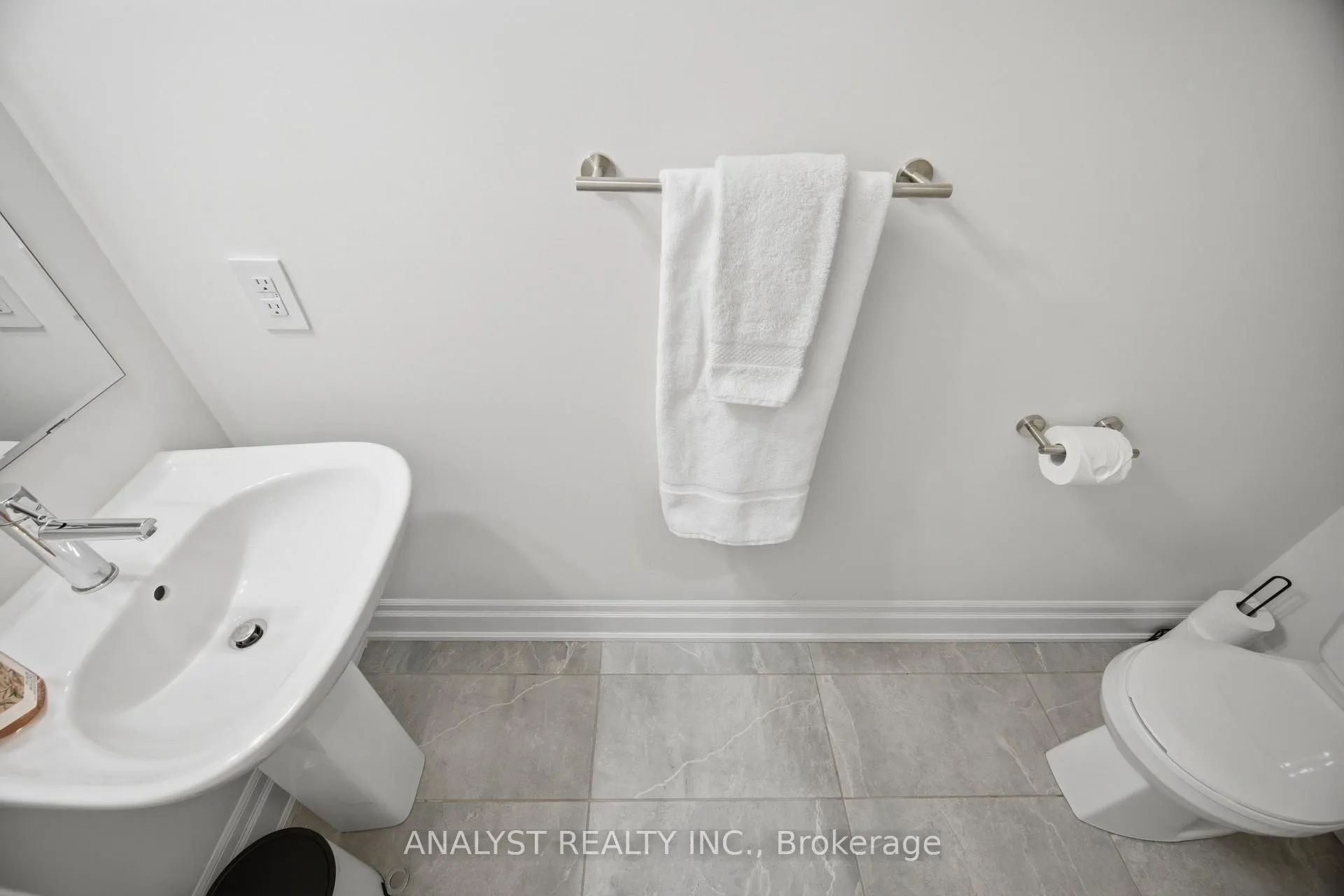 Photo 23 of 189 McMichael Avenue, Vaughan, Kleinburg — HOMEH