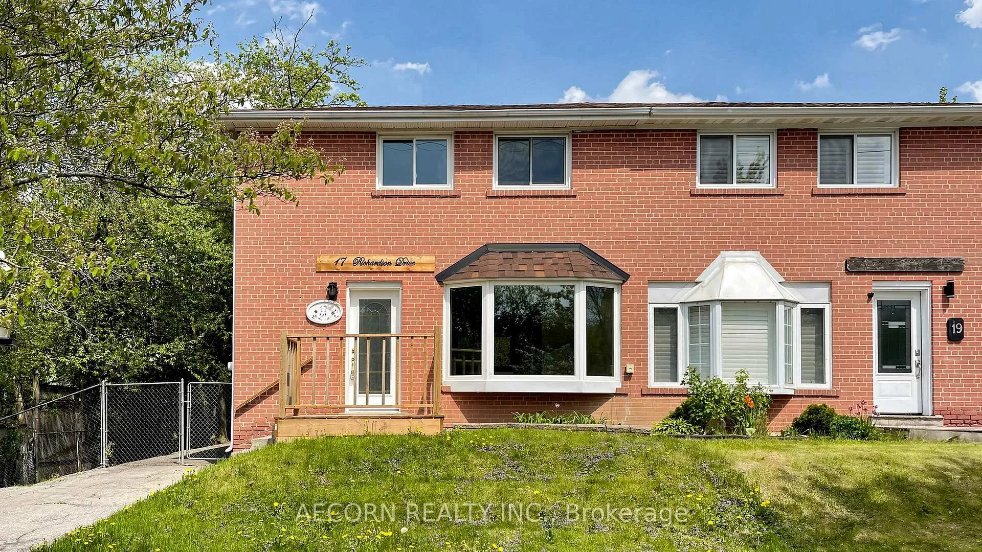 Photo 3 of 17 Richardson Drive, Aurora, Aurora Highlands — HOMEH