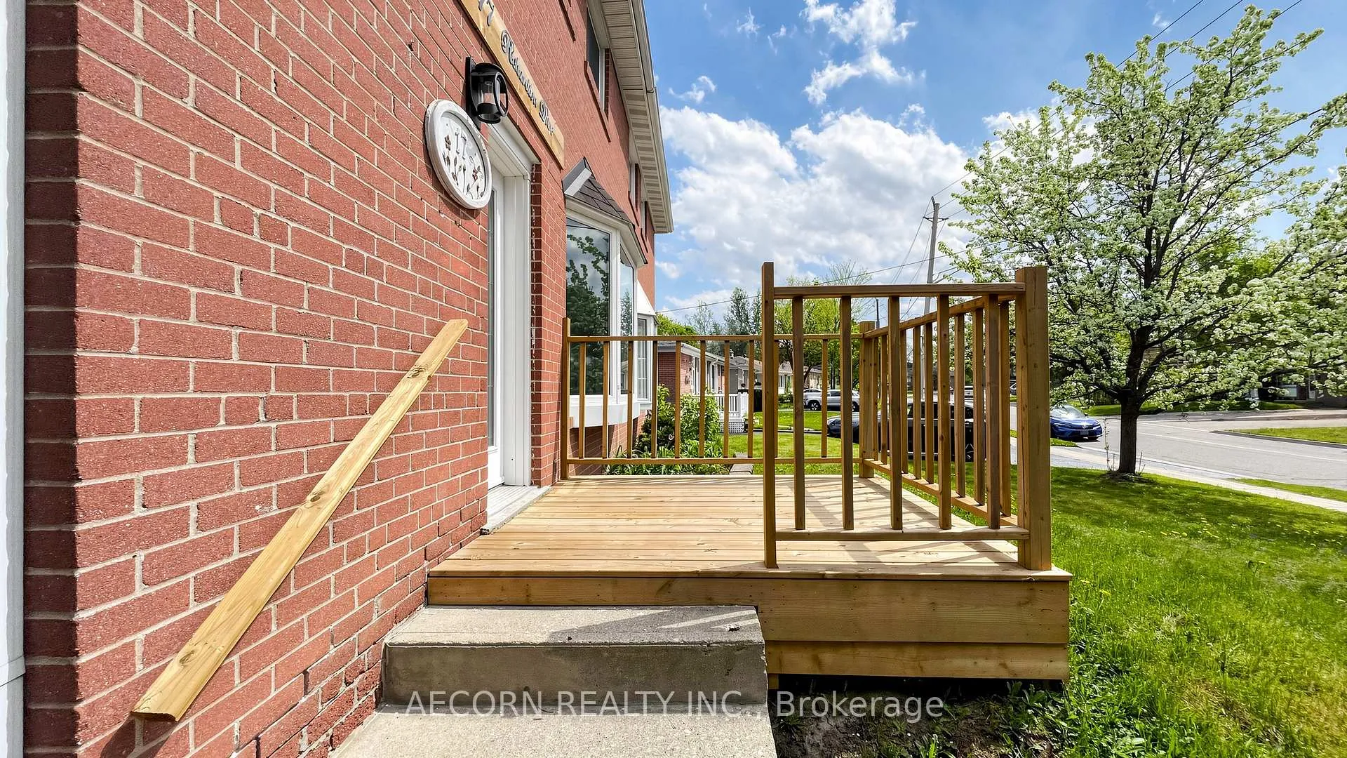 Photo 5 of 17 Richardson Drive, Aurora, Aurora Highlands — HOMEH