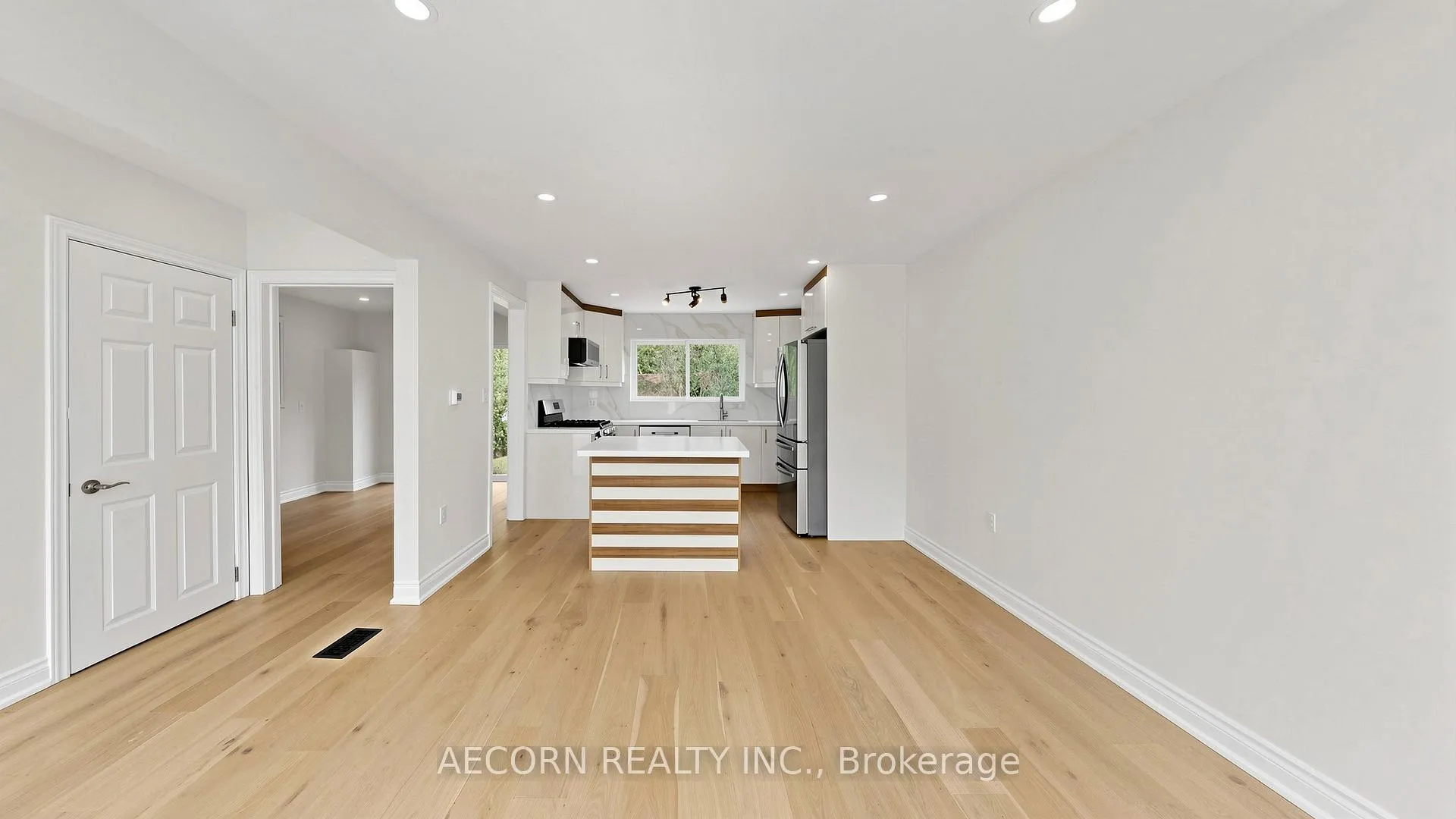 Photo 8 of 17 Richardson Drive, Aurora, Aurora Highlands — HOMEH