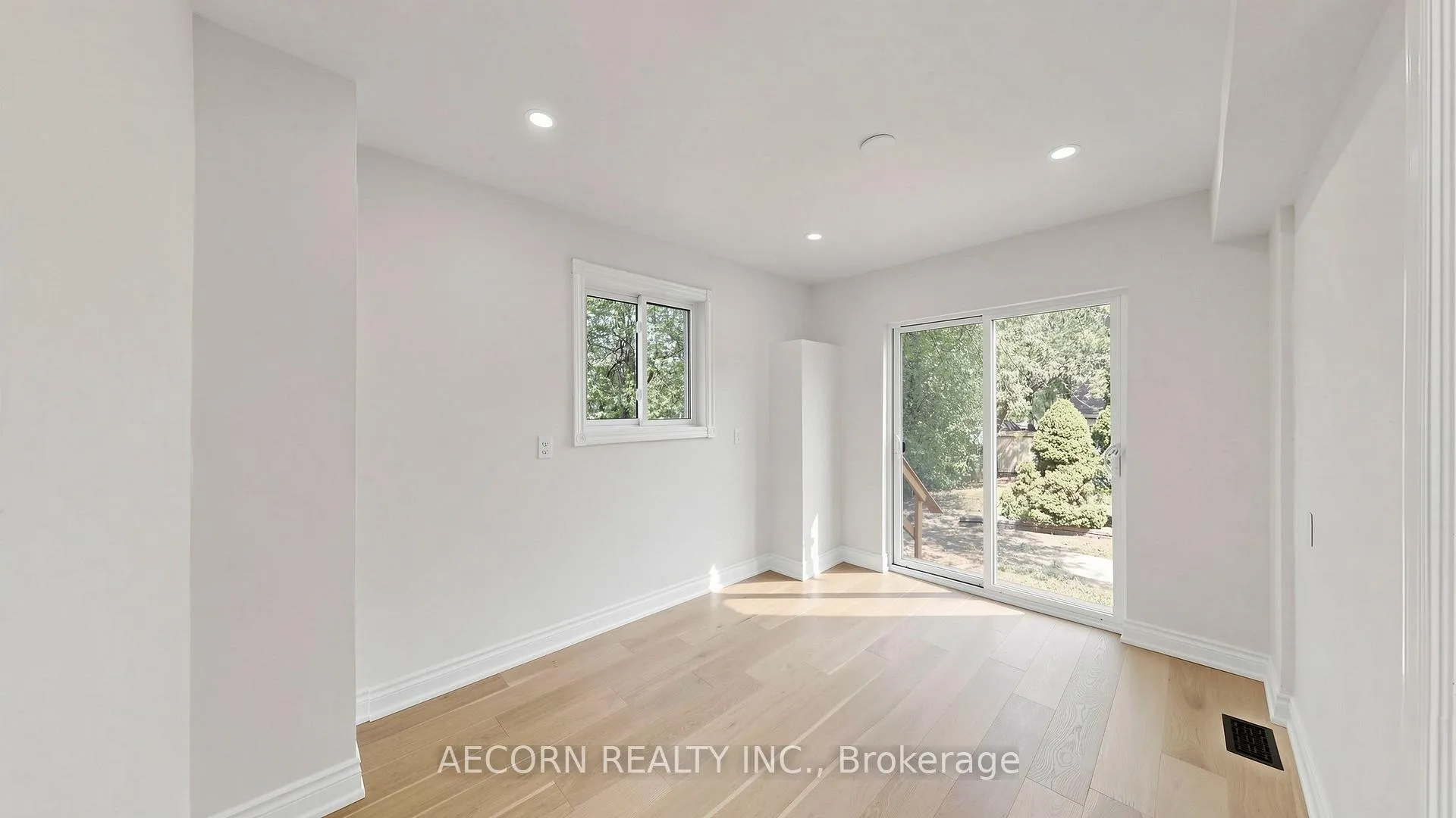 Photo 11 of 17 Richardson Drive, Aurora, Aurora Highlands — HOMEH