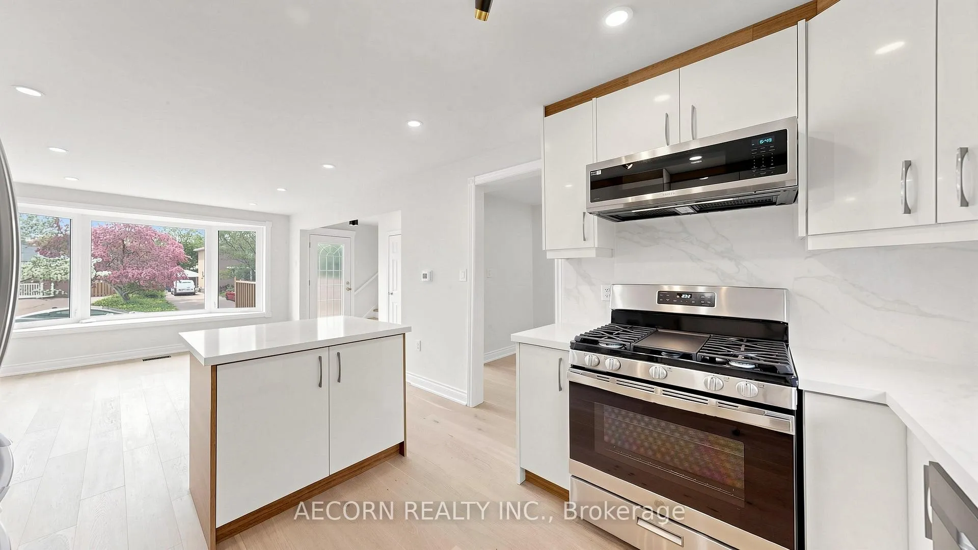 Photo 13 of 17 Richardson Drive, Aurora, Aurora Highlands — HOMEH