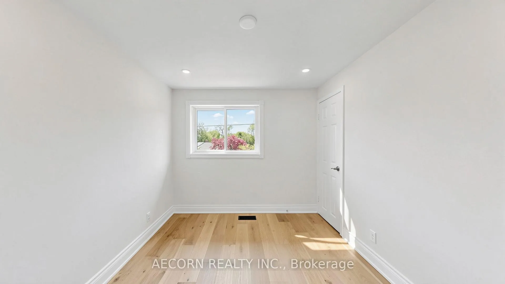 Photo 15 of 17 Richardson Drive, Aurora, Aurora Highlands — HOMEH