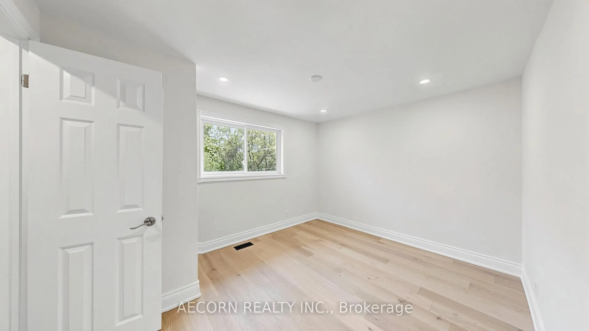 Photo 16 of 17 Richardson Drive, Aurora, Aurora Highlands — HOMEH