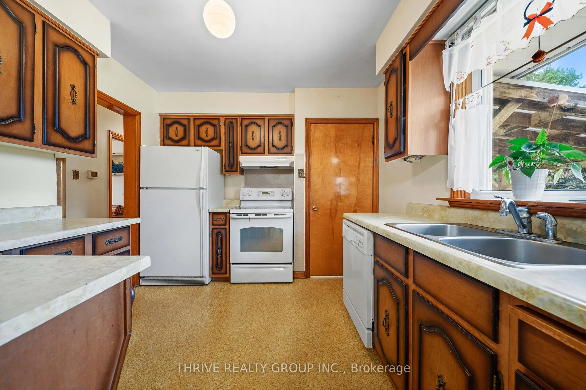 Photo 22 of 660 Gordon Avenue, London, South O — HOMEH