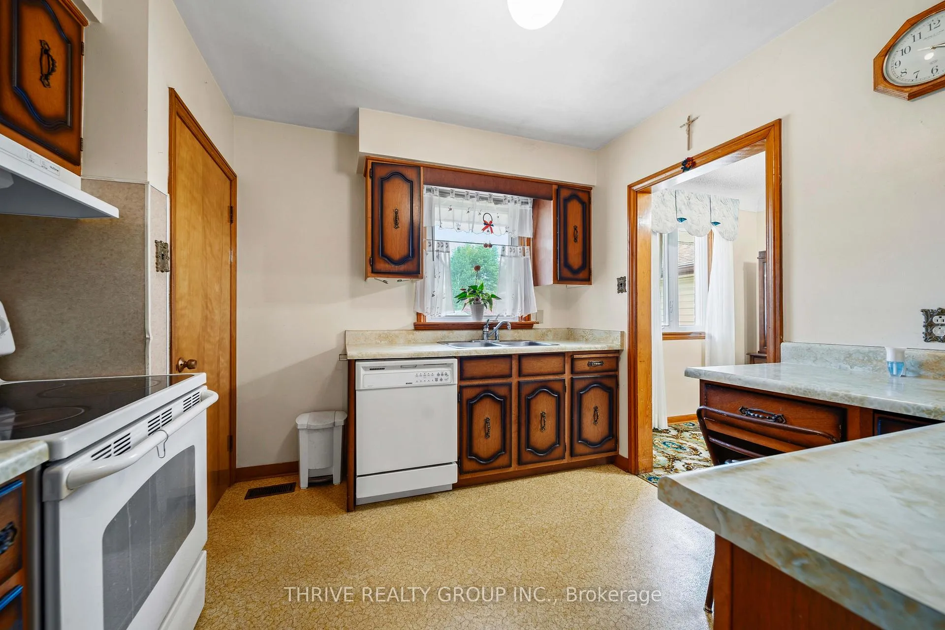 Photo 23 of 660 Gordon Avenue, London, South O — HOMEH