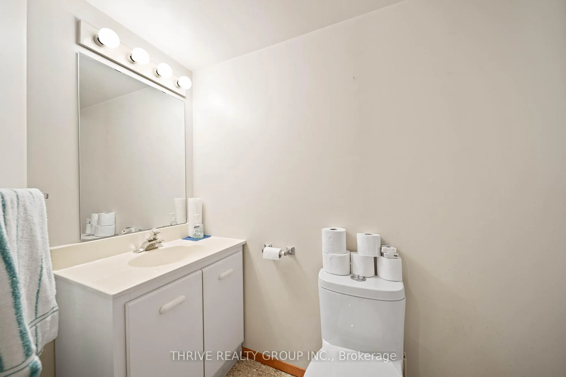 Photo 34 of 660 Gordon Avenue, London, South O — HOMEH