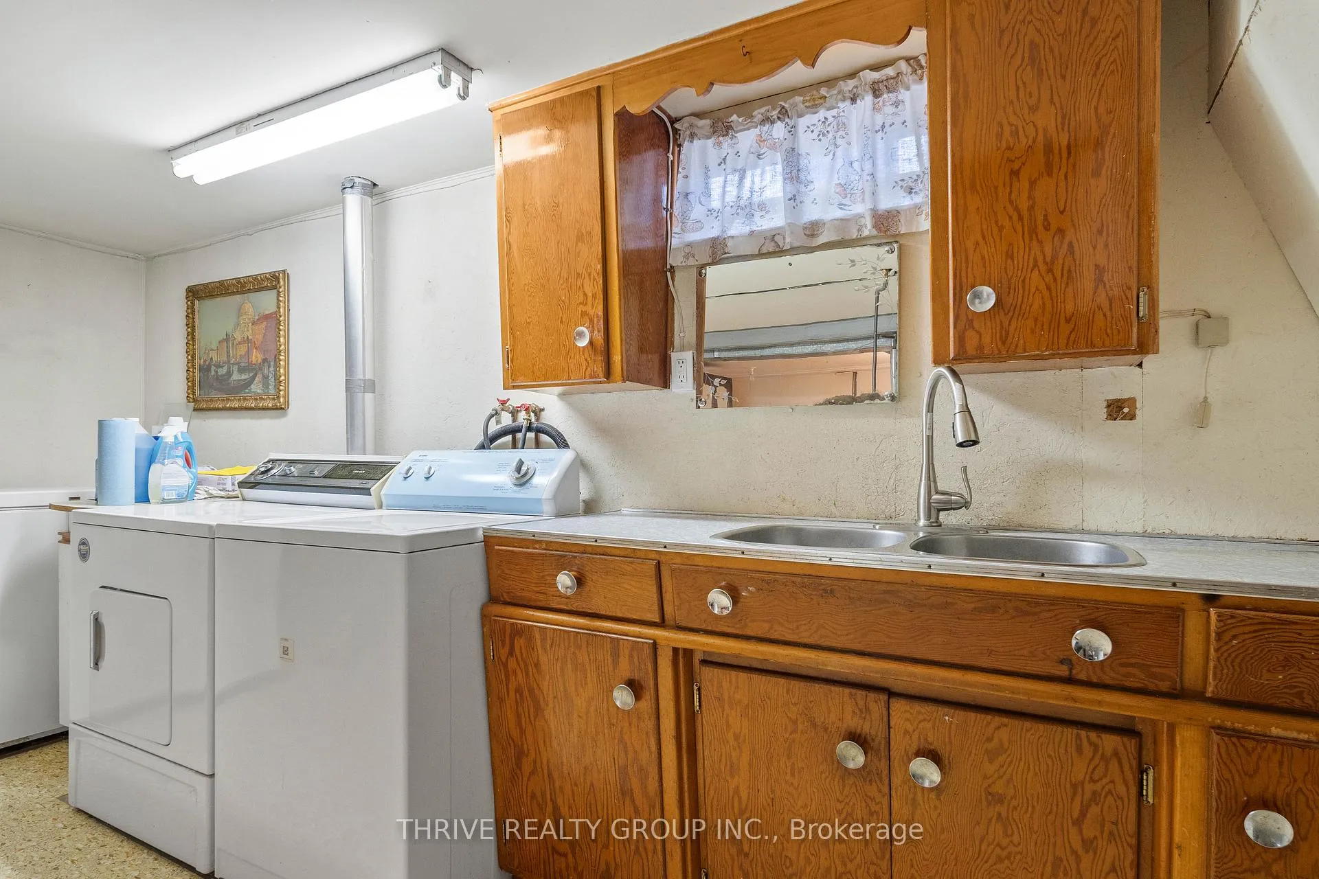 Photo 36 of 660 Gordon Avenue, London, South O — HOMEH