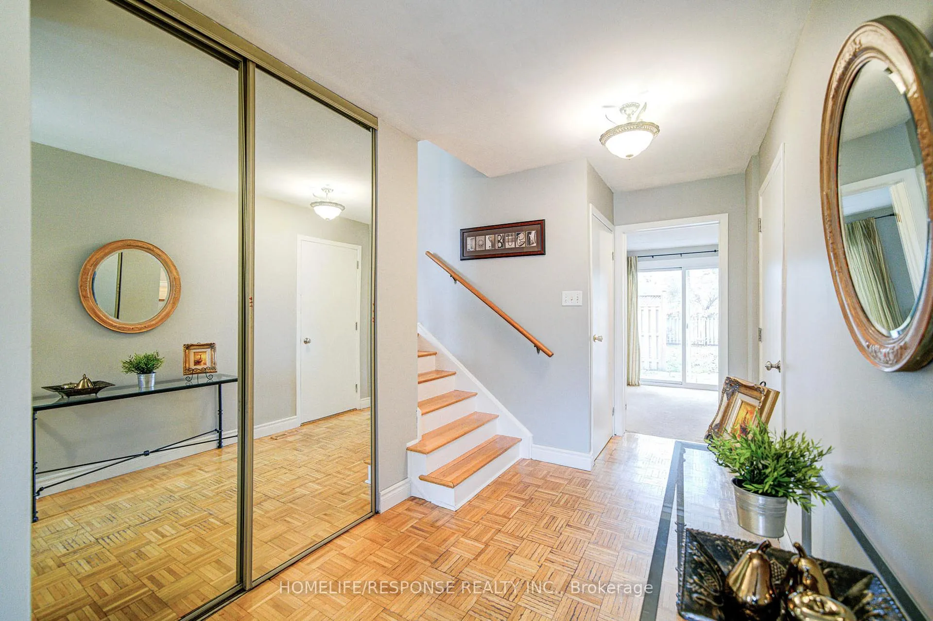 Photo 3 of 33 Groveland Crescent, Brampton, Northgate — HOMEH