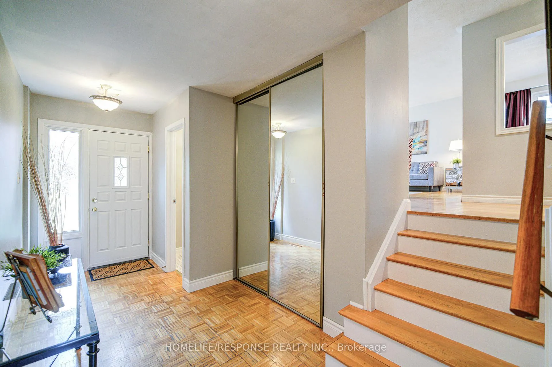 Photo 4 of 33 Groveland Crescent, Brampton, Northgate — HOMEH