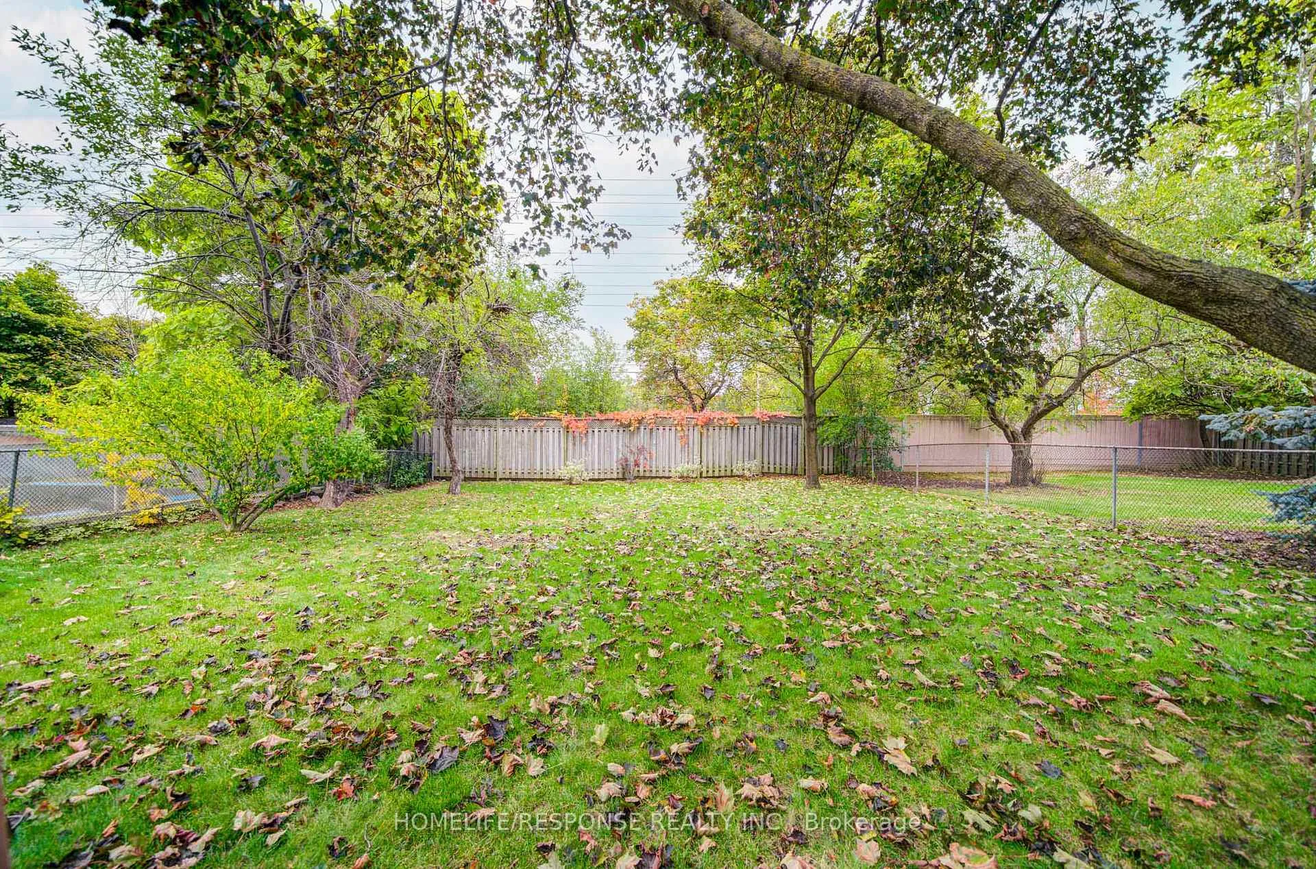 Photo 36 of 33 Groveland Crescent, Brampton, Northgate — HOMEH