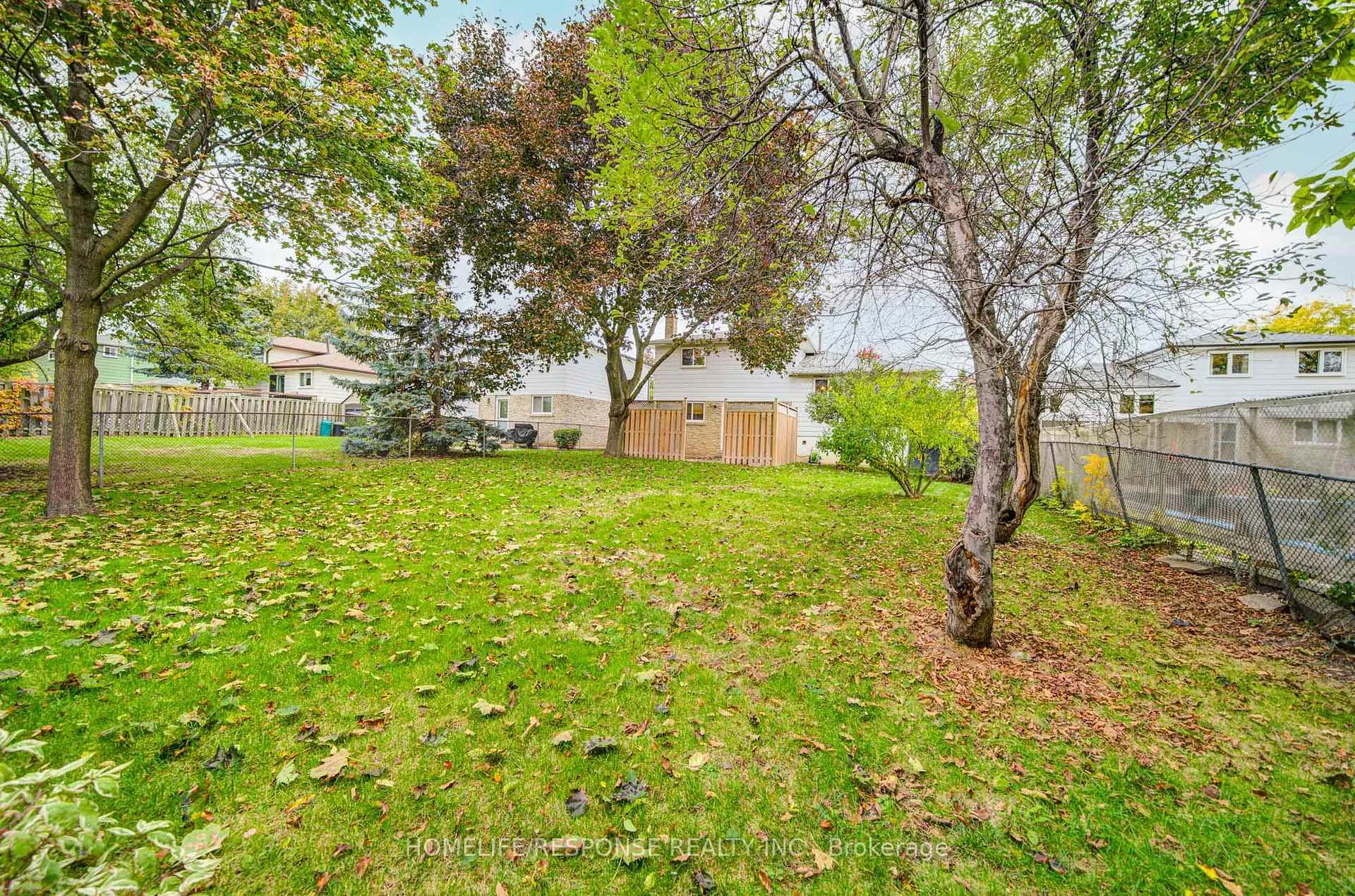 Photo 37 of 33 Groveland Crescent, Brampton, Northgate — HOMEH