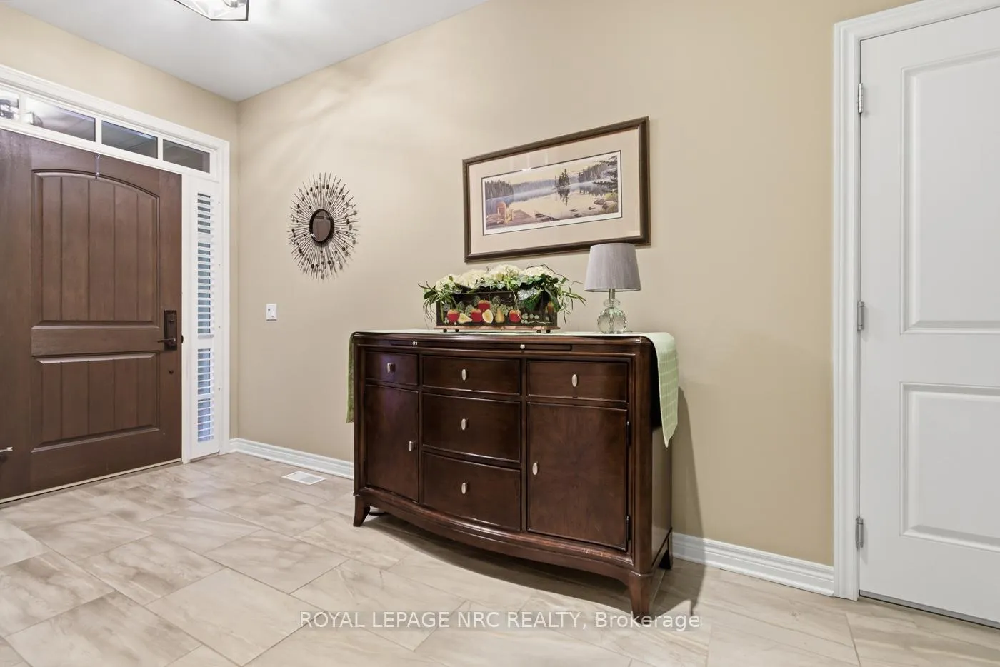 Photo 4 of 118 Coyle Court, Welland, Coyle Creek — HOMEH