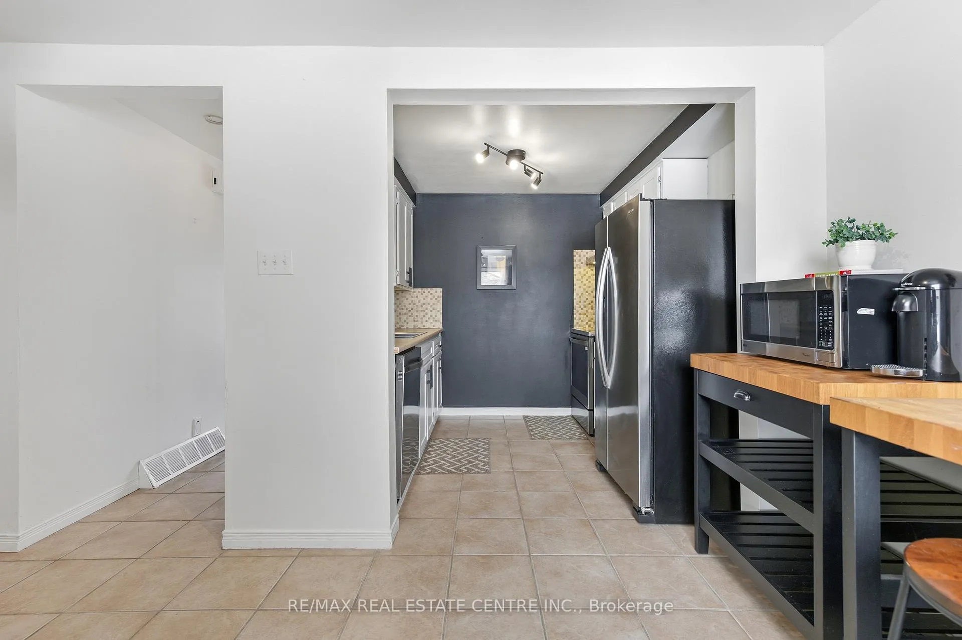 Photo 5 of Unit 22, 210 Glamis Road, Cambridge, Greenway-Chaplin — HOMEH