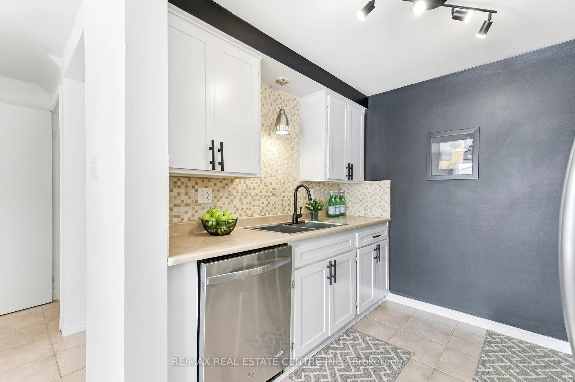 Photo 7 of Unit 22, 210 Glamis Road, Cambridge, Greenway-Chaplin — HOMEH