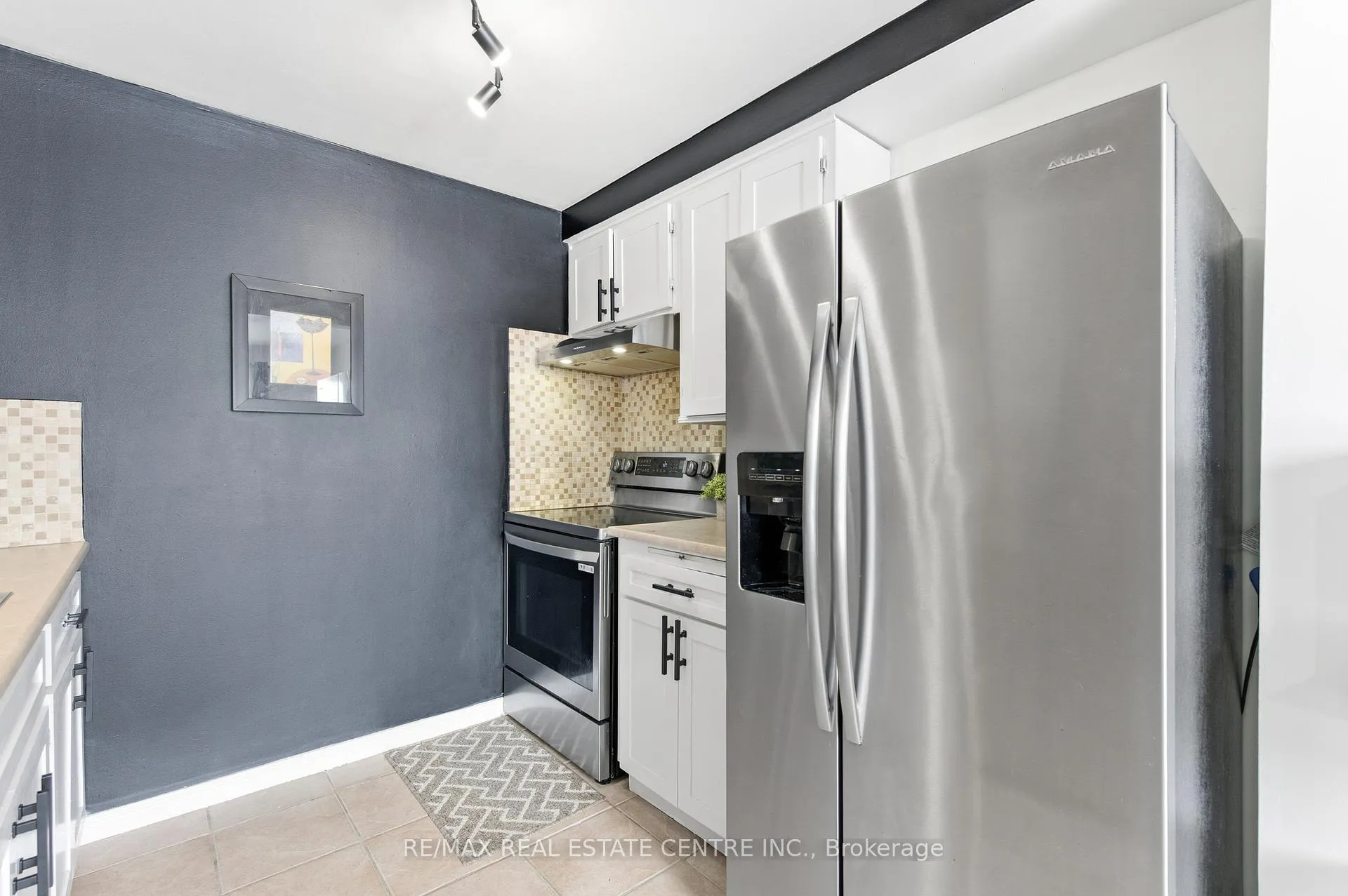 Photo 8 of Unit 22, 210 Glamis Road, Cambridge, Greenway-Chaplin — HOMEH