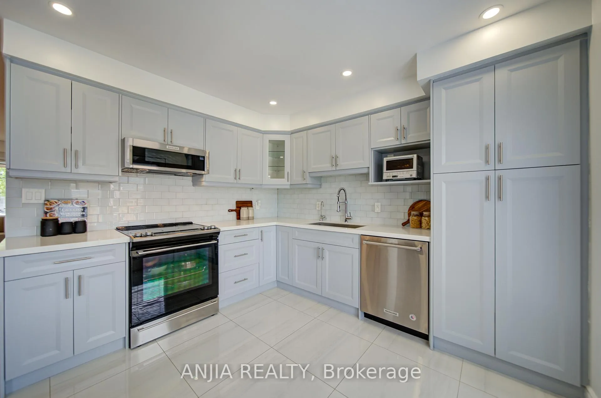 Photo 15 of 31 Calafia Street, Markham, Cornell — HOMEH