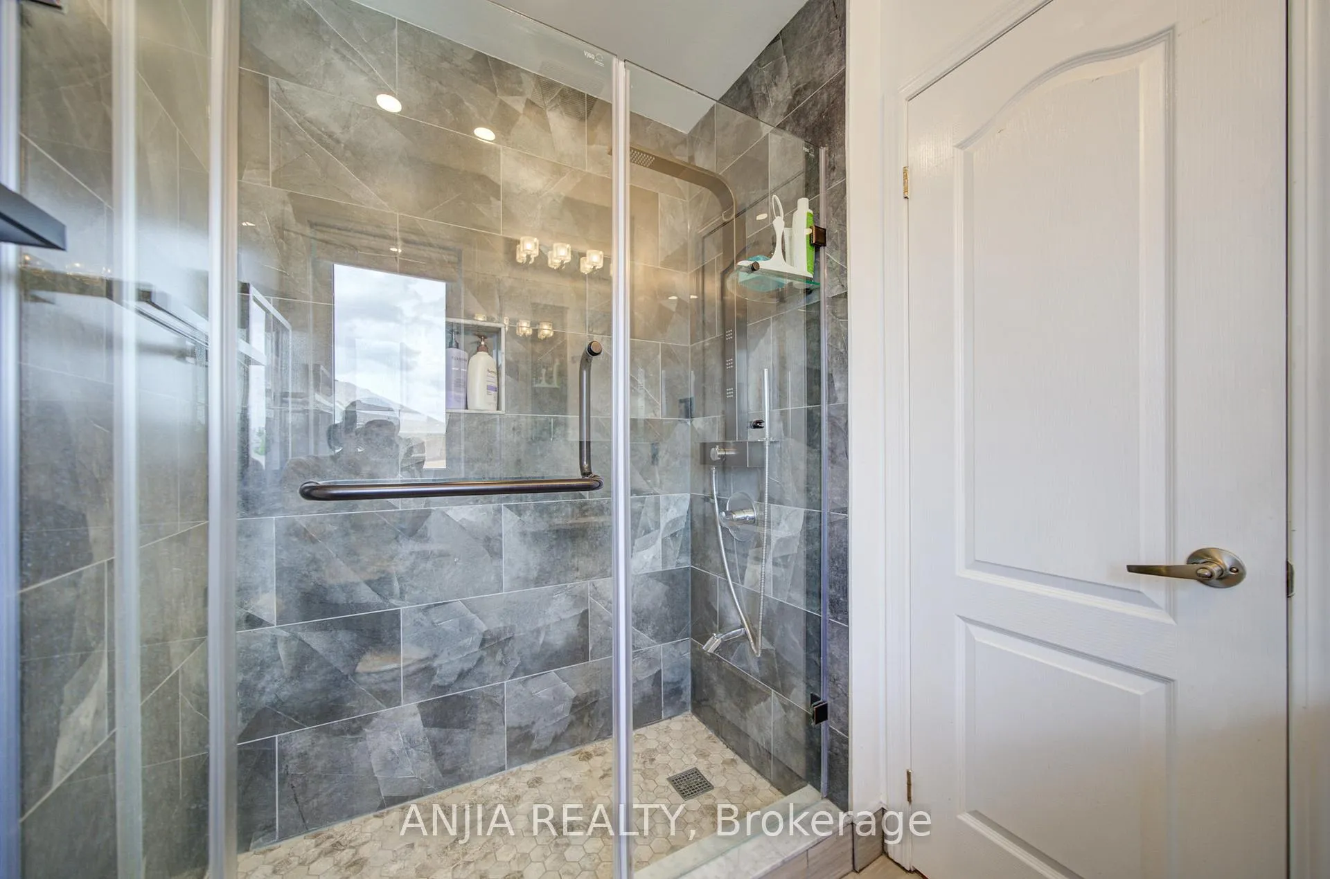Photo 27 of 31 Calafia Street, Markham, Cornell — HOMEH