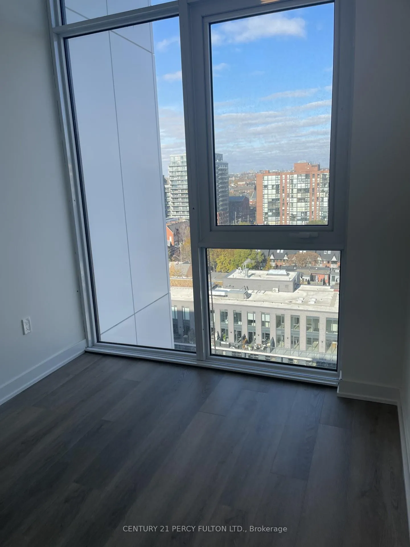 Photo 5 of Unit 1215, 9 Tecumseth Street, Toronto, Niagara — HOMEH