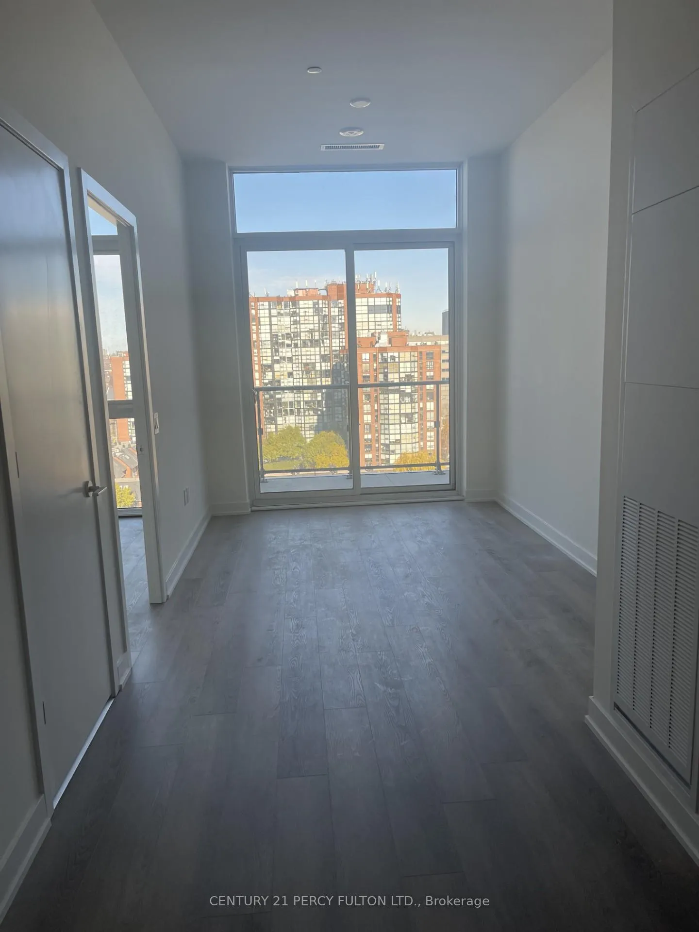 Photo 6 of Unit 1215, 9 Tecumseth Street, Toronto, Niagara — HOMEH