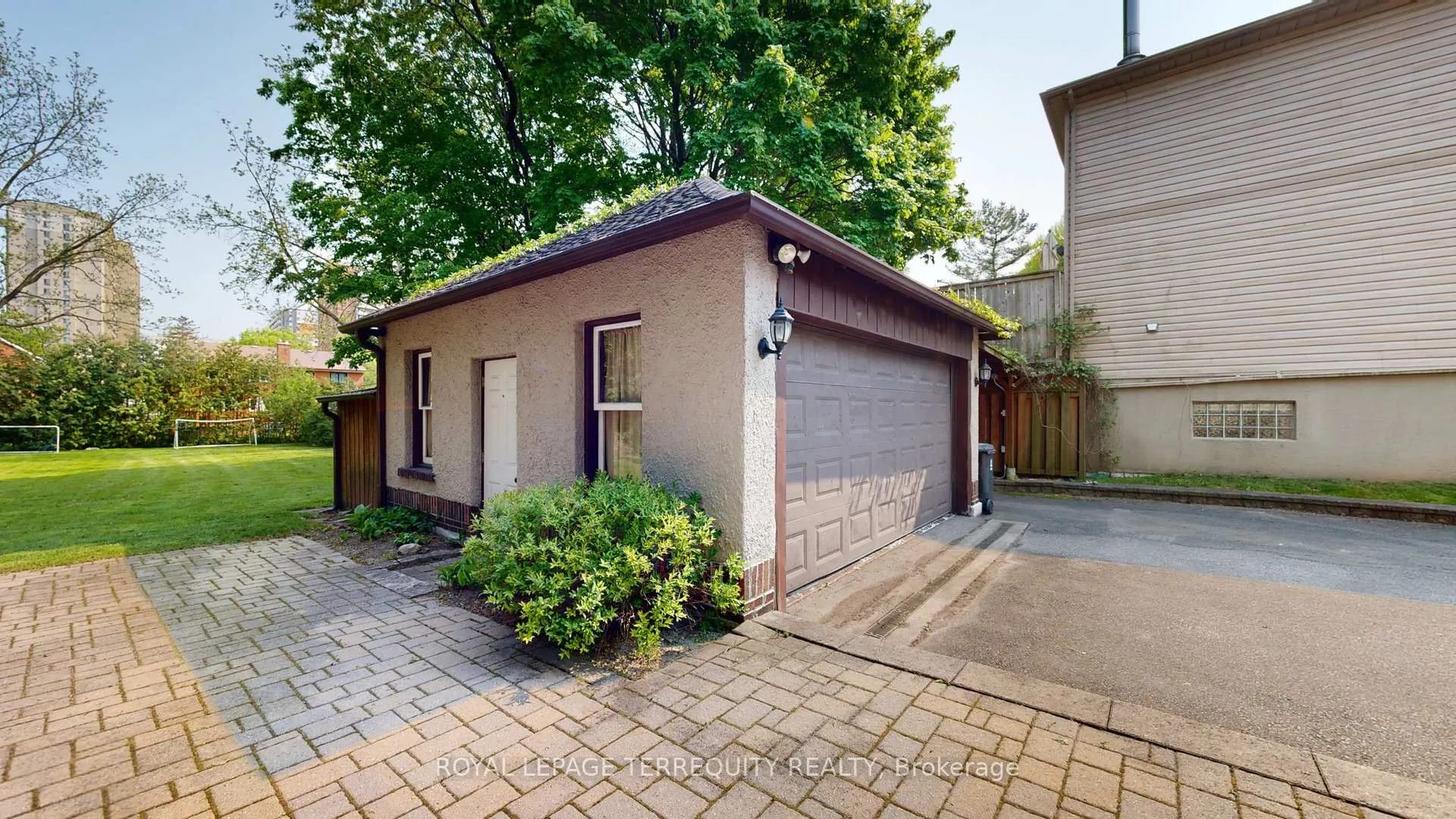 Photo 5 of 65 Burnhamthorpe Crescent, Etobicoke, Islington-City Centre West — HOMEH