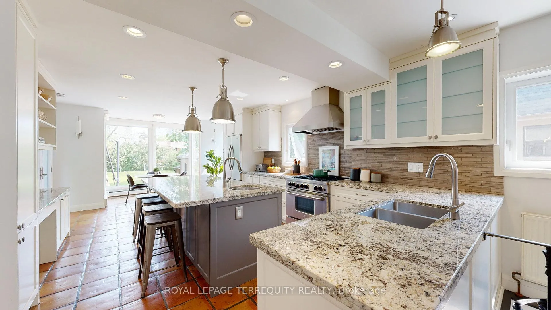 Photo 14 of 65 Burnhamthorpe Crescent, Etobicoke, Islington-City Centre West — HOMEH