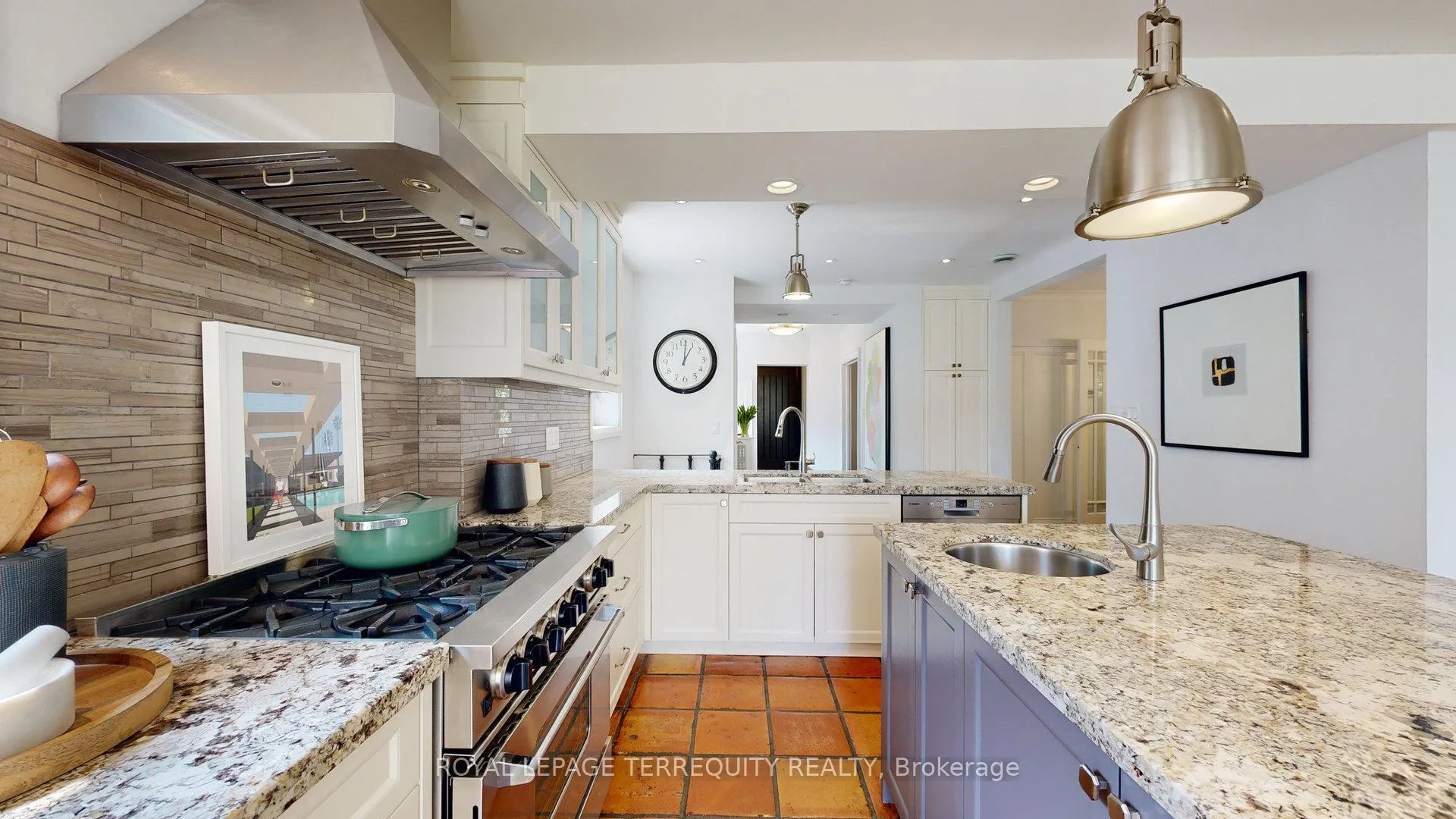 Photo 18 of 65 Burnhamthorpe Crescent, Etobicoke, Islington-City Centre West — HOMEH