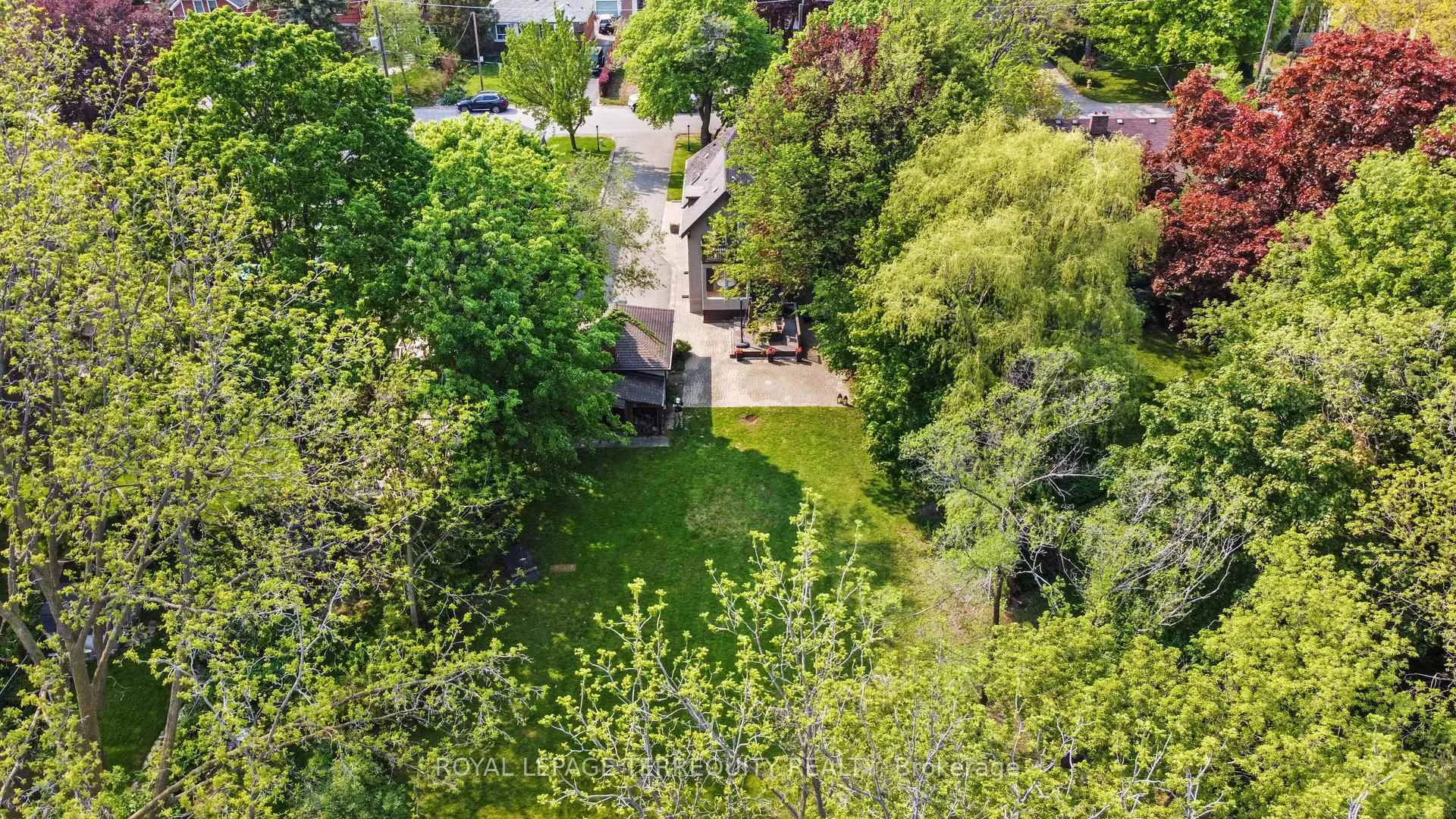Photo 42 of 65 Burnhamthorpe Crescent, Etobicoke, Islington-City Centre West — HOMEH