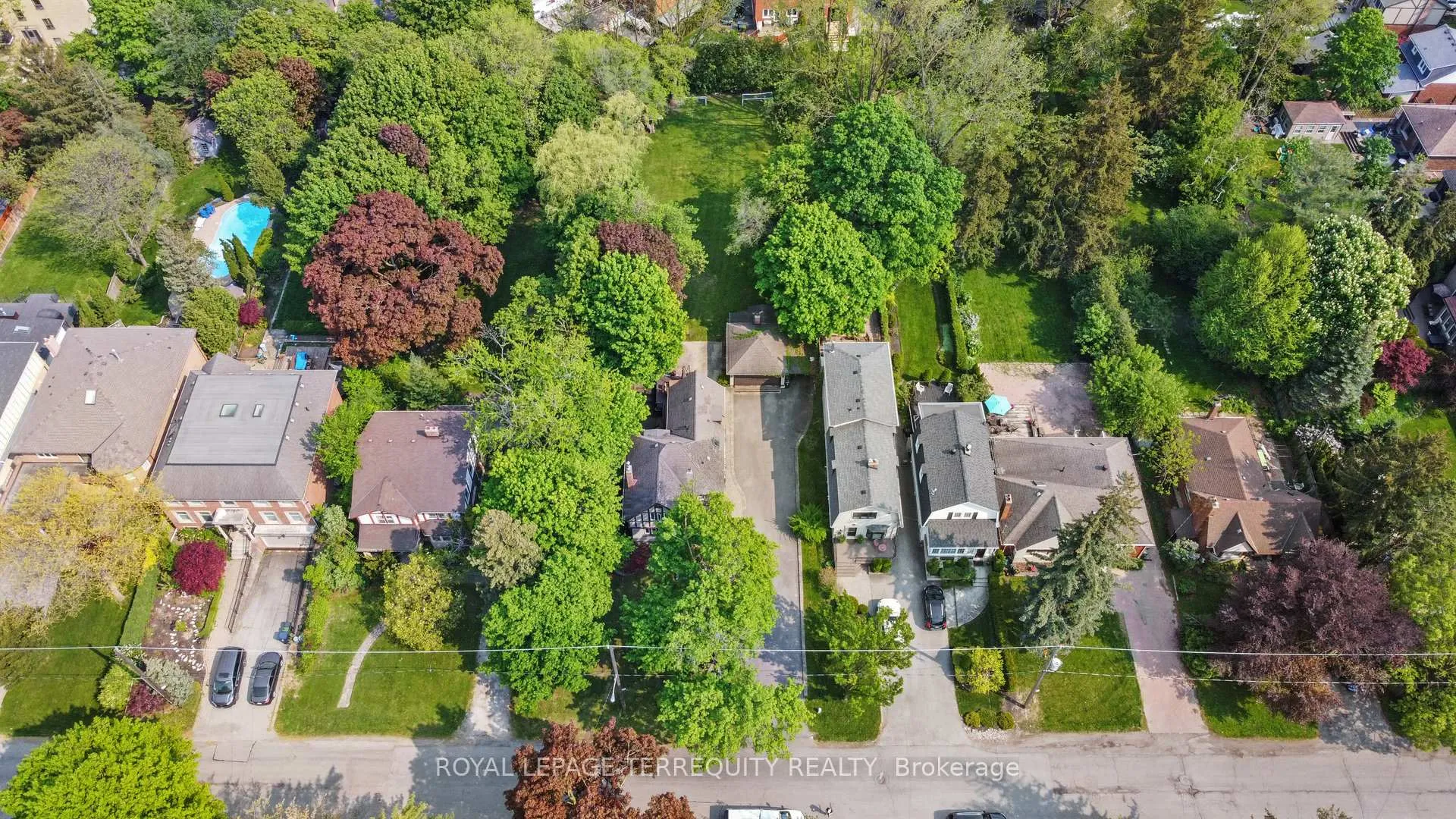 Photo 43 of 65 Burnhamthorpe Crescent, Etobicoke, Islington-City Centre West — HOMEH