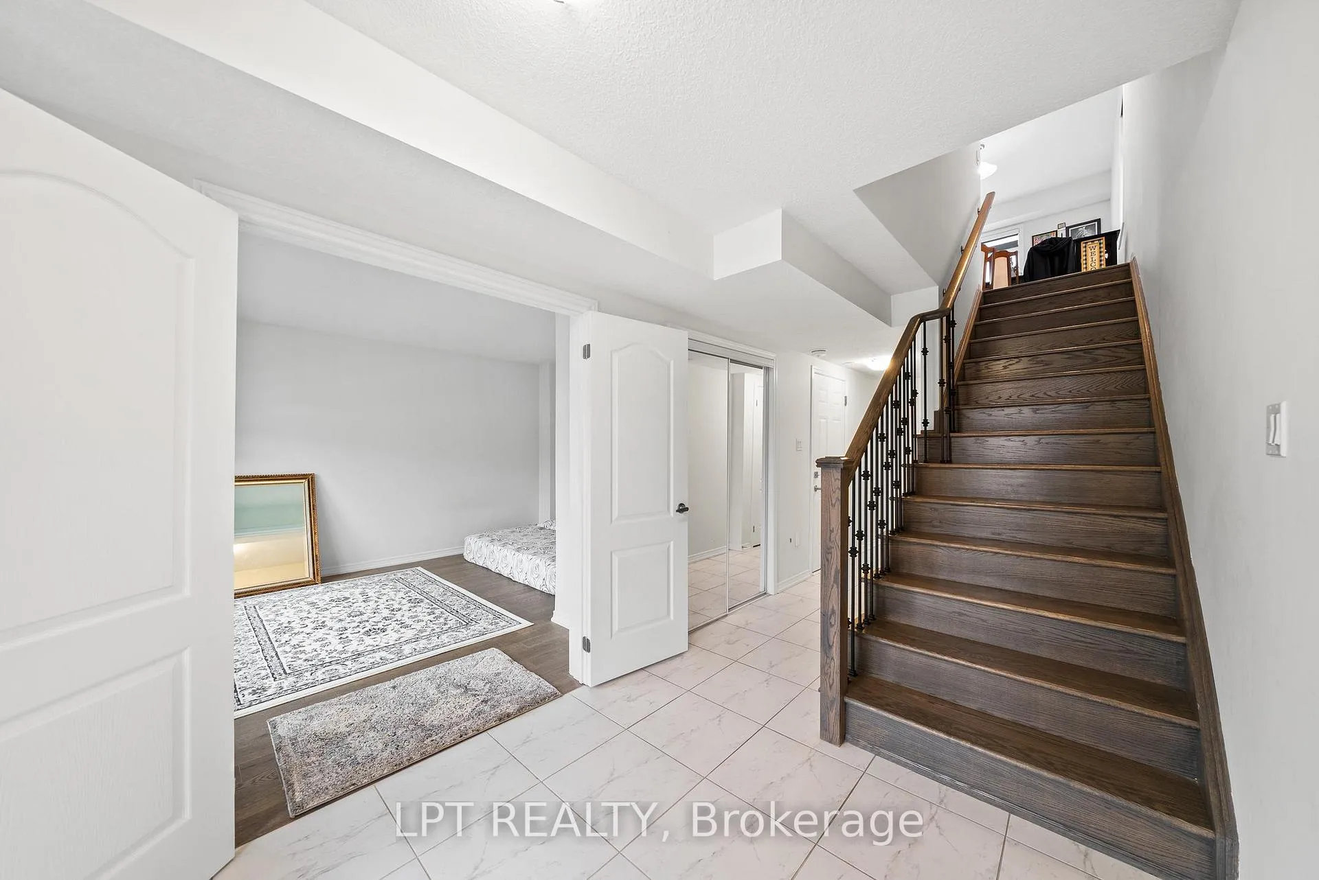 Photo 10 of 24 Bee Crescent, Brantford — HOMEH