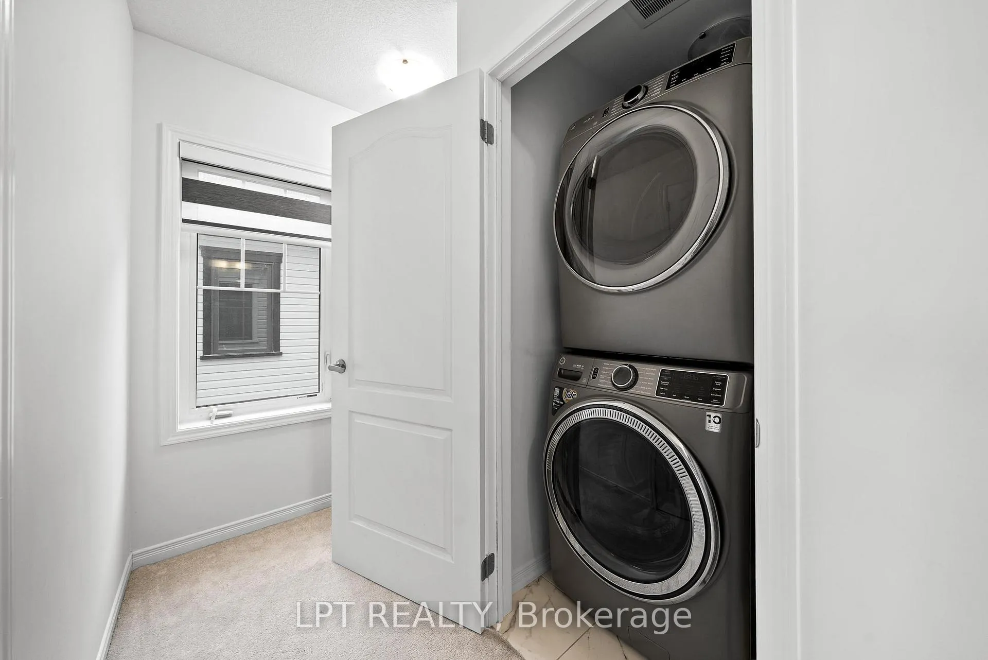 Photo 35 of 24 Bee Crescent, Brantford — HOMEH