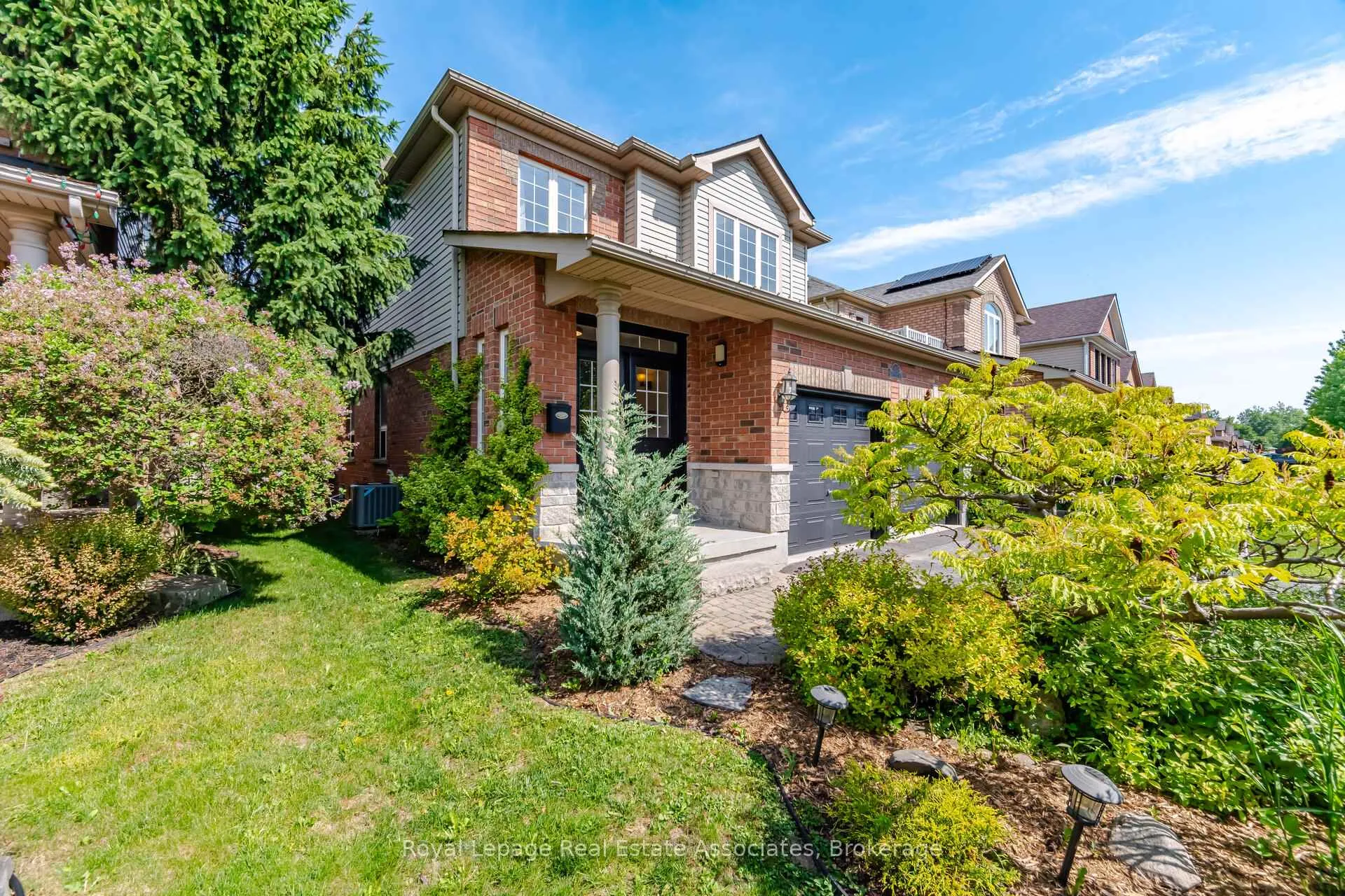Photo 3 of 205 Acton Boulevard, Halton Hills, Acton — HOMEH