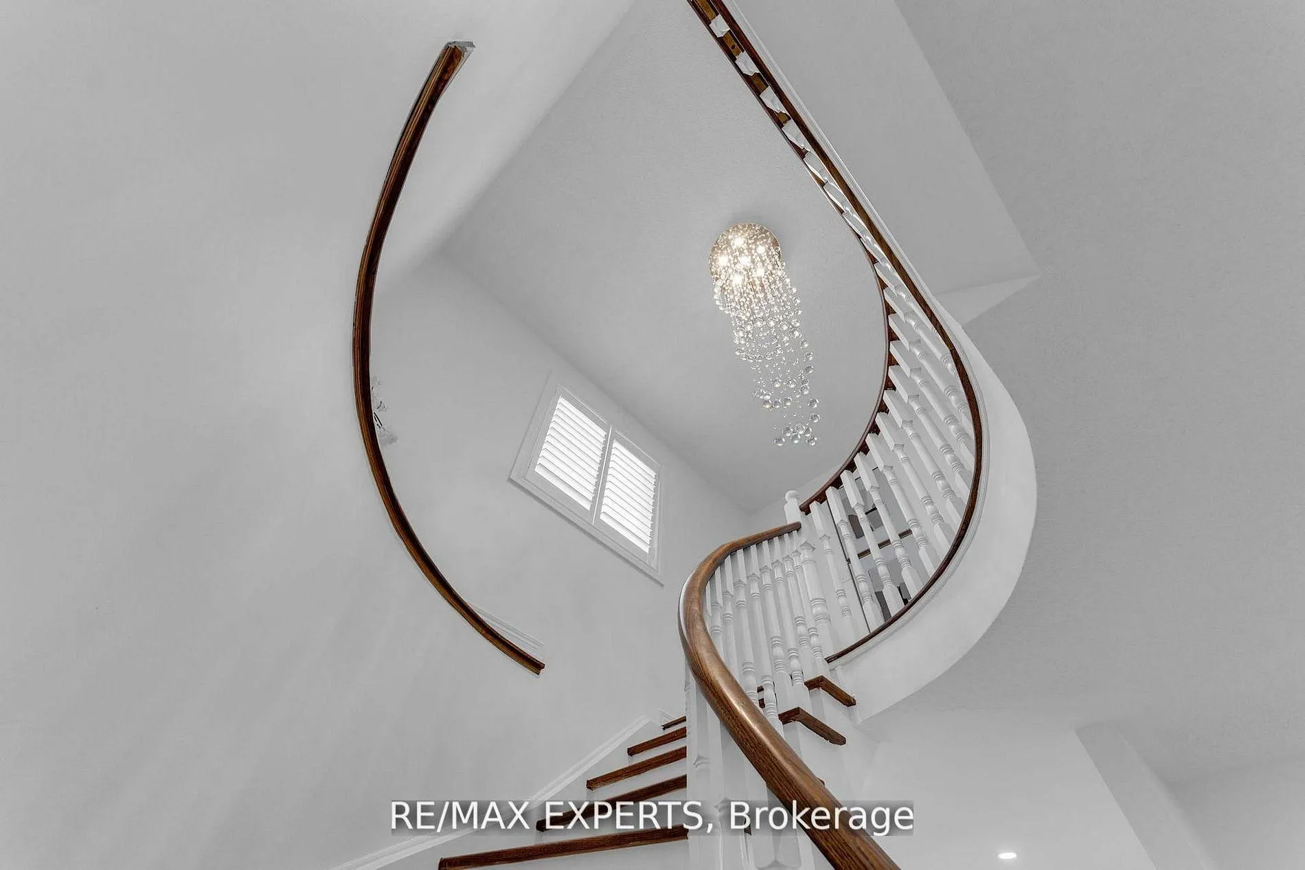 Photo 23 of 90 Summer Valley Drive, Brampton, Snelgrove — HOMEH