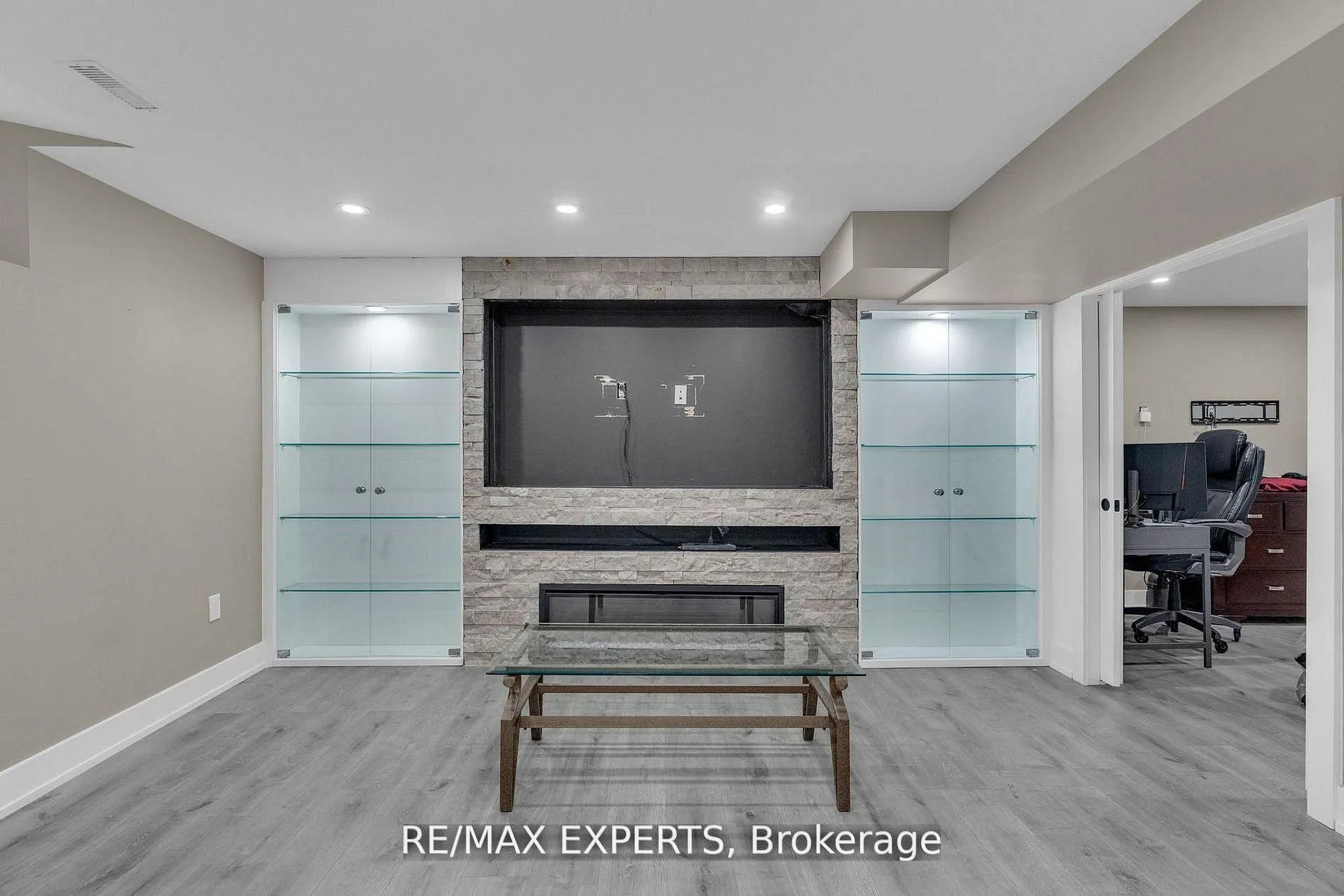 Photo 40 of 90 Summer Valley Drive, Brampton, Snelgrove — HOMEH