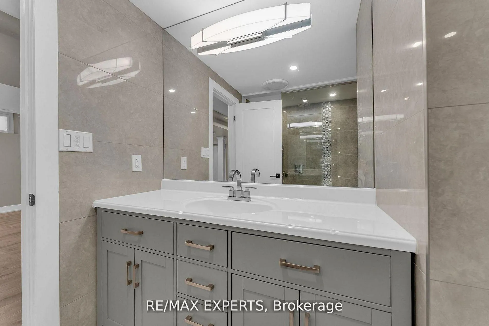 Photo 42 of 90 Summer Valley Drive, Brampton, Snelgrove — HOMEH