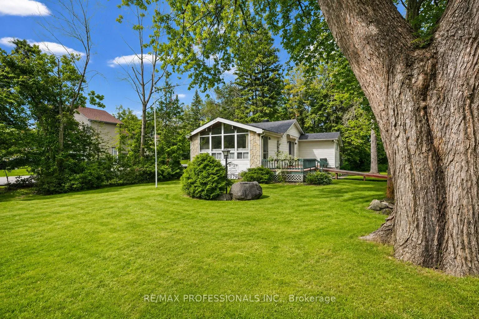 Photo 5 of 1079 Spooners Road, Innisfil, Rural Innisfil — HOMEH