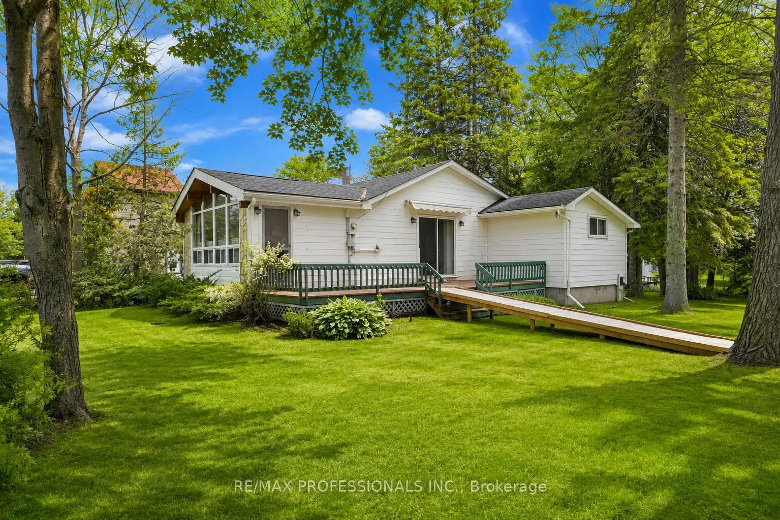 Photo 7 of 1079 Spooners Road, Innisfil, Rural Innisfil — HOMEH