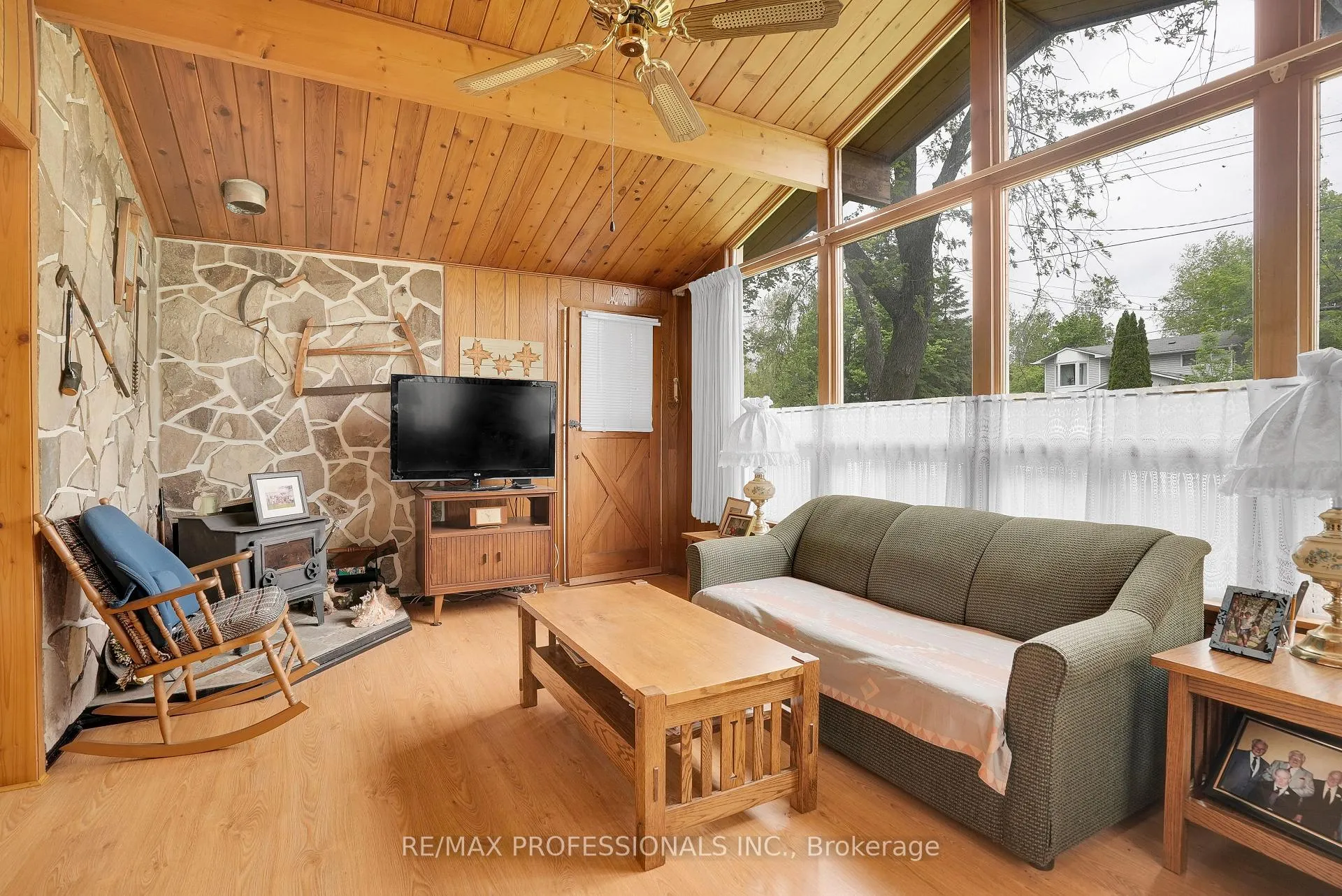 Photo 12 of 1079 Spooners Road, Innisfil, Rural Innisfil — HOMEH