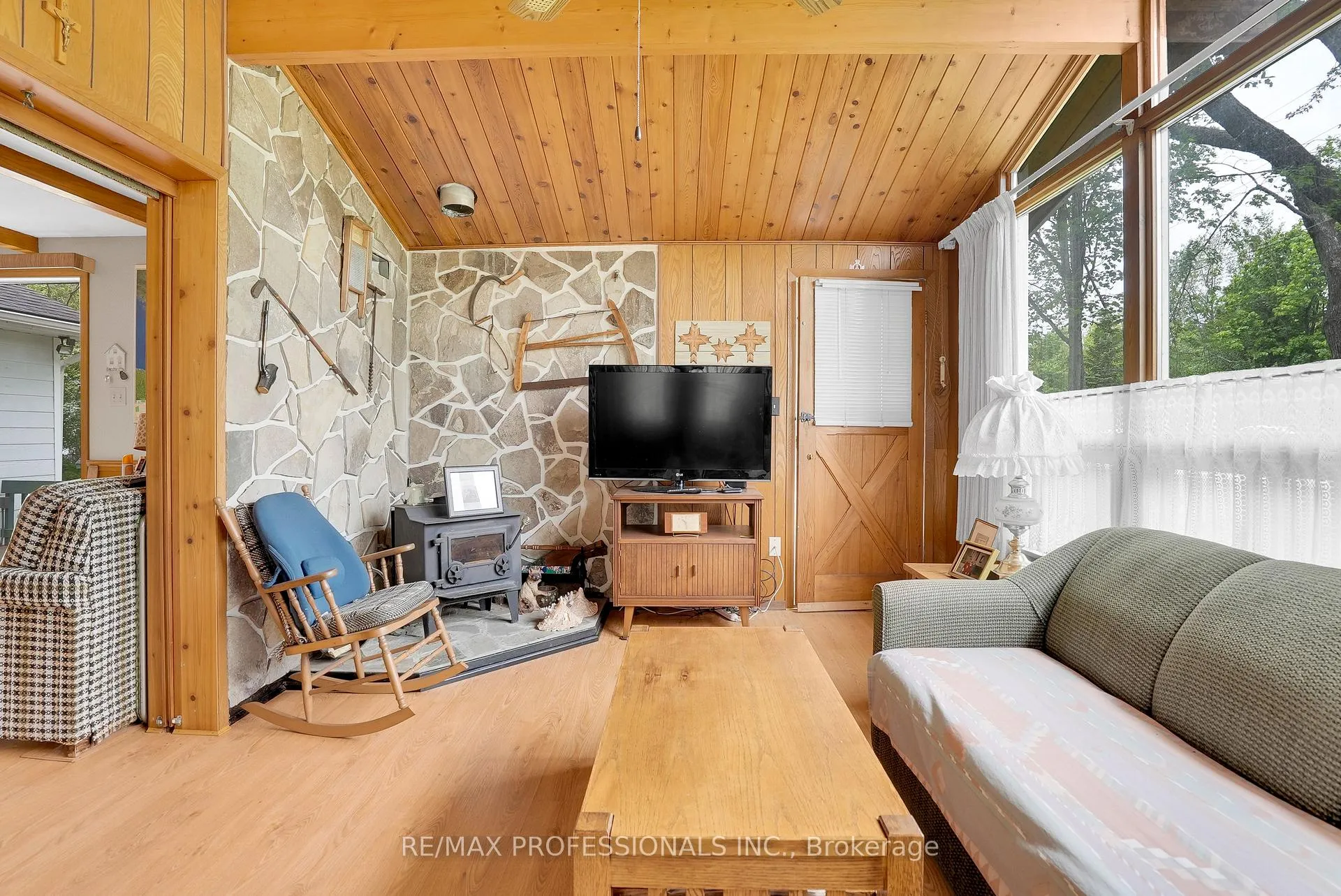 Photo 14 of 1079 Spooners Road, Innisfil, Rural Innisfil — HOMEH