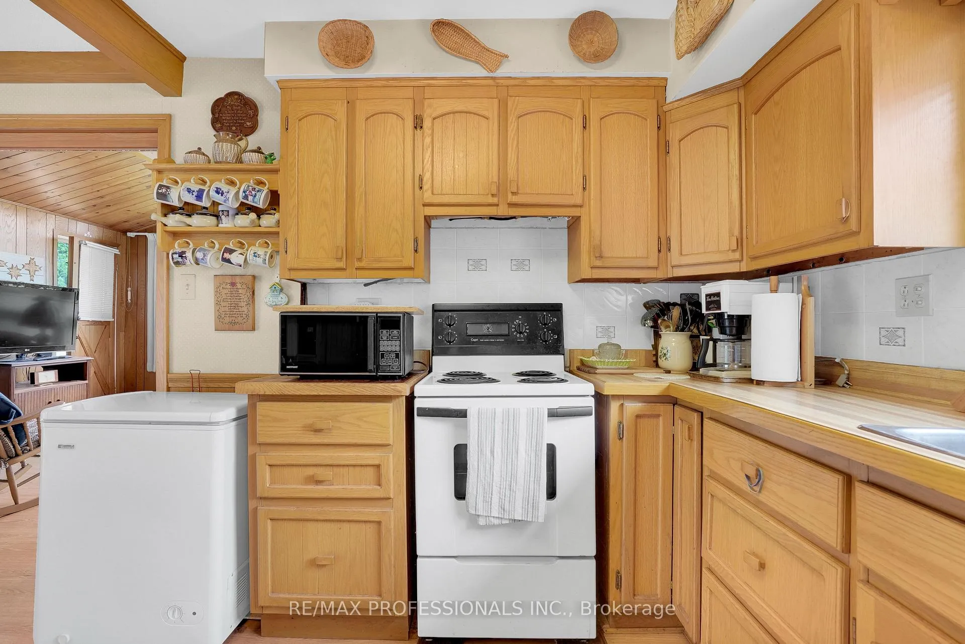 Photo 18 of 1079 Spooners Road, Innisfil, Rural Innisfil — HOMEH