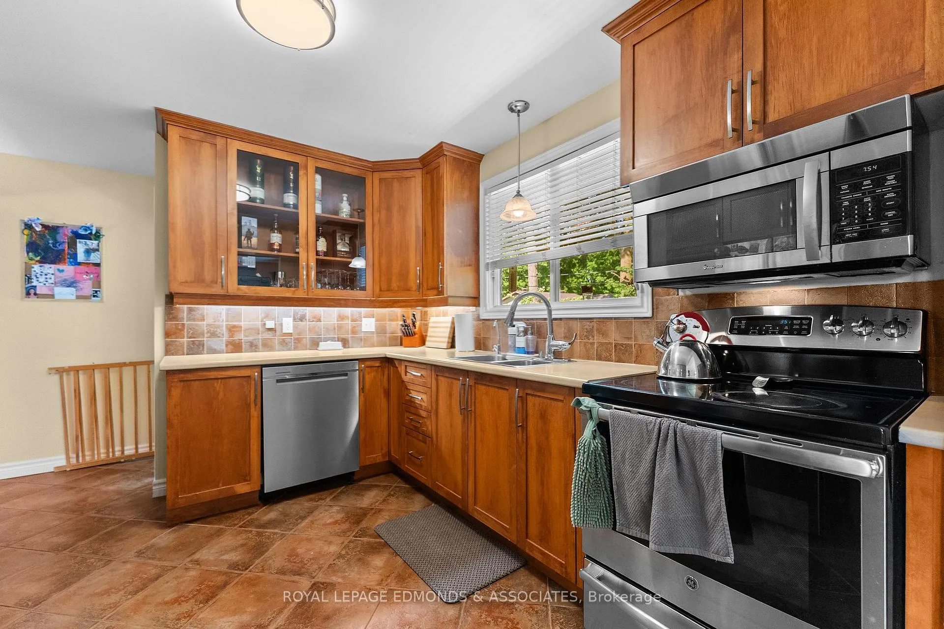 Photo 17 of 617 Cecelia Street, Pembroke — HOMEH
