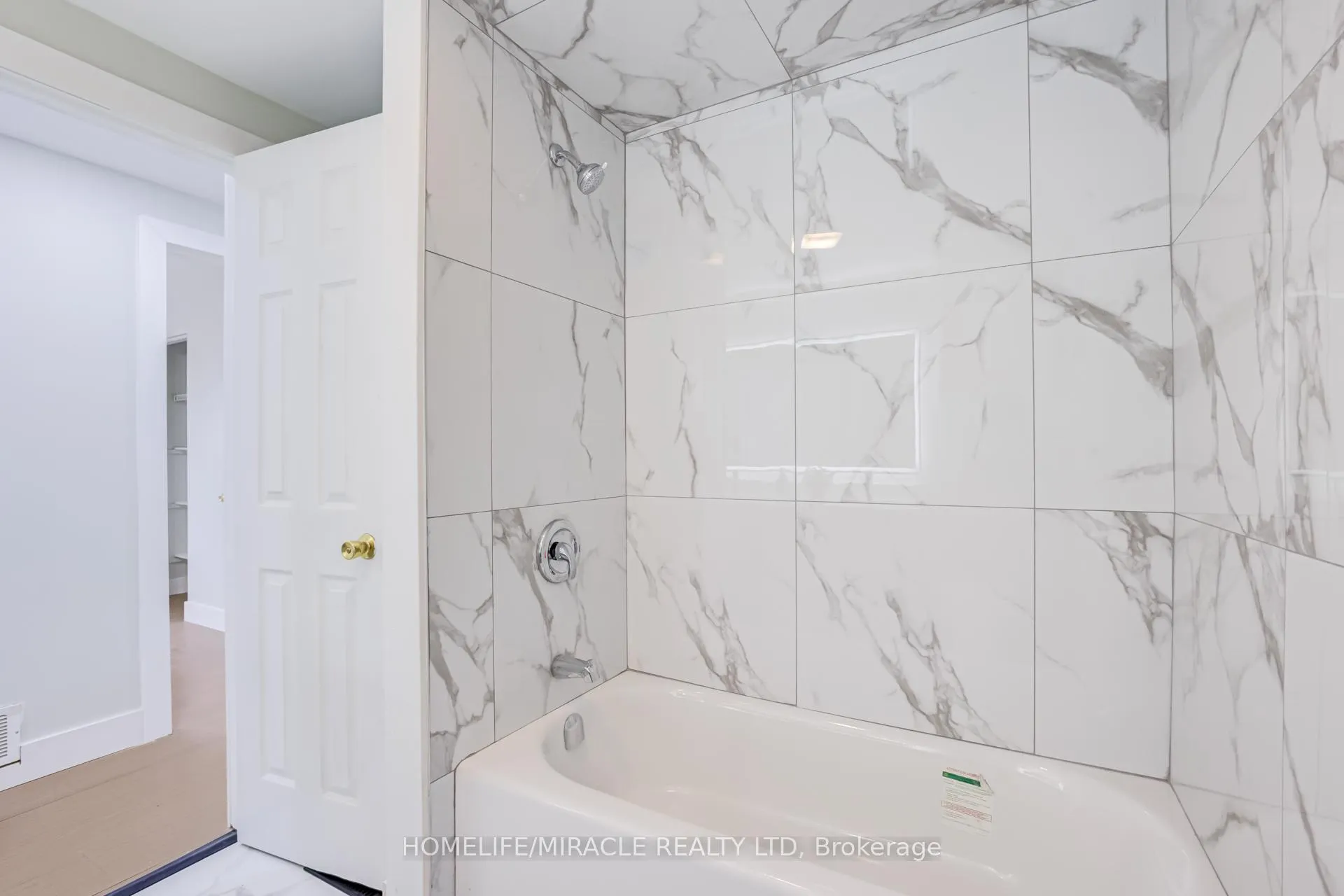Photo 22 of 122 Ormond Drive, Oshawa, Samac — HOMEH