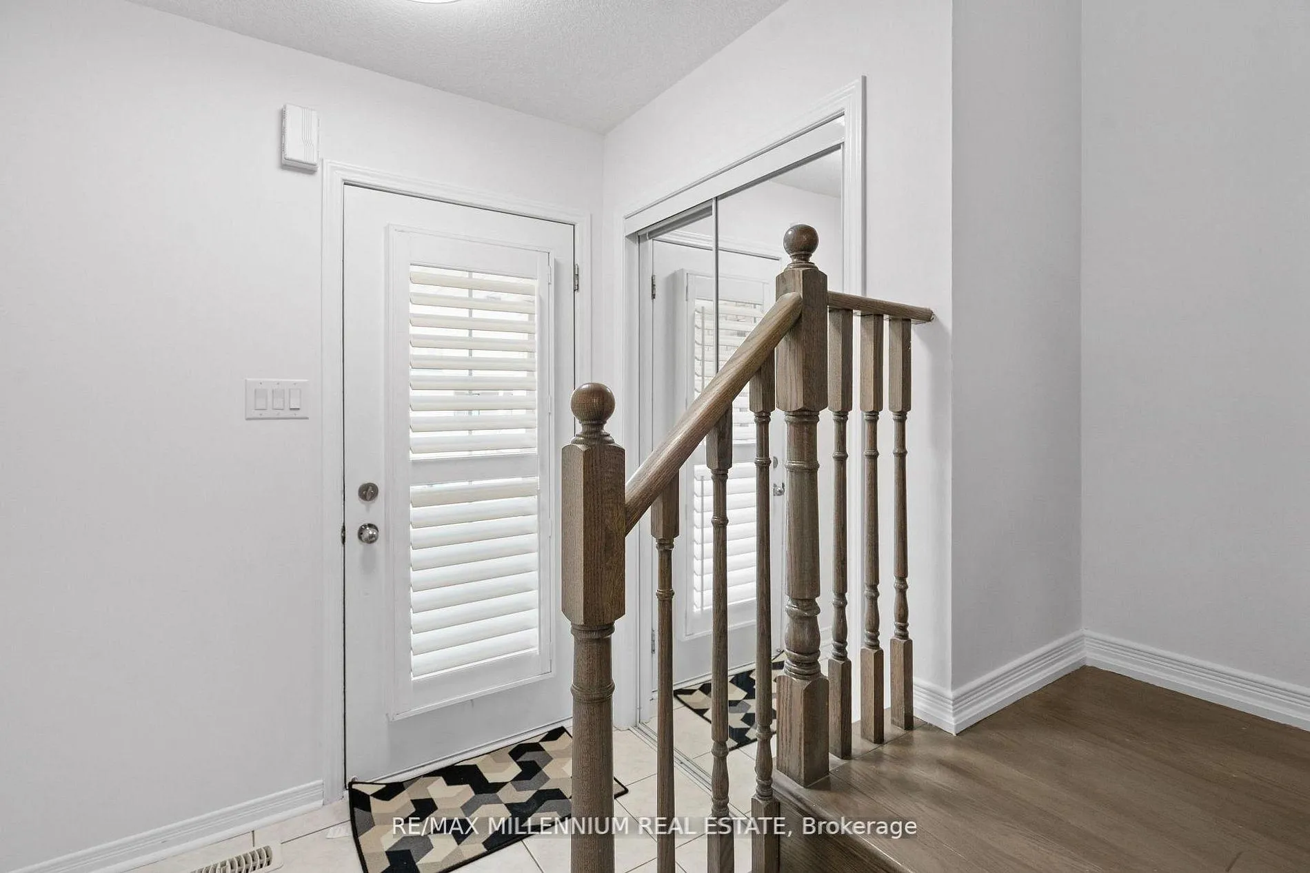 Photo 2 of 29 Cole Crescent, Brantford — HOMEH