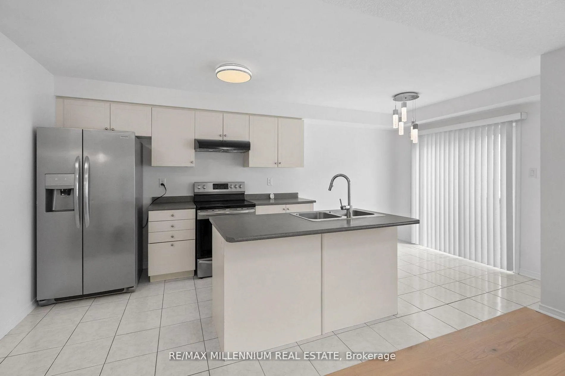 Photo 6 of 29 Cole Crescent, Brantford — HOMEH