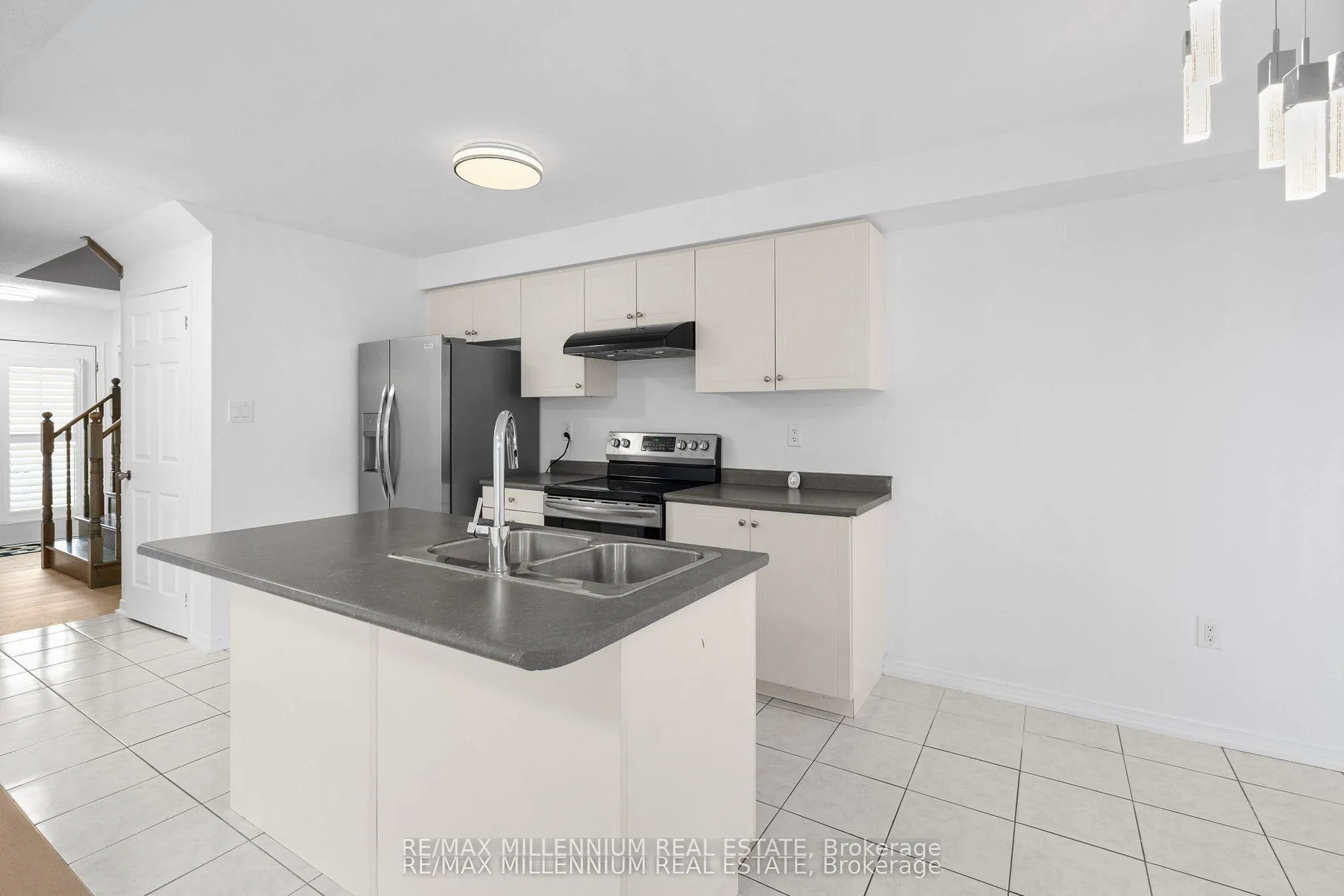Photo 7 of 29 Cole Crescent, Brantford — HOMEH