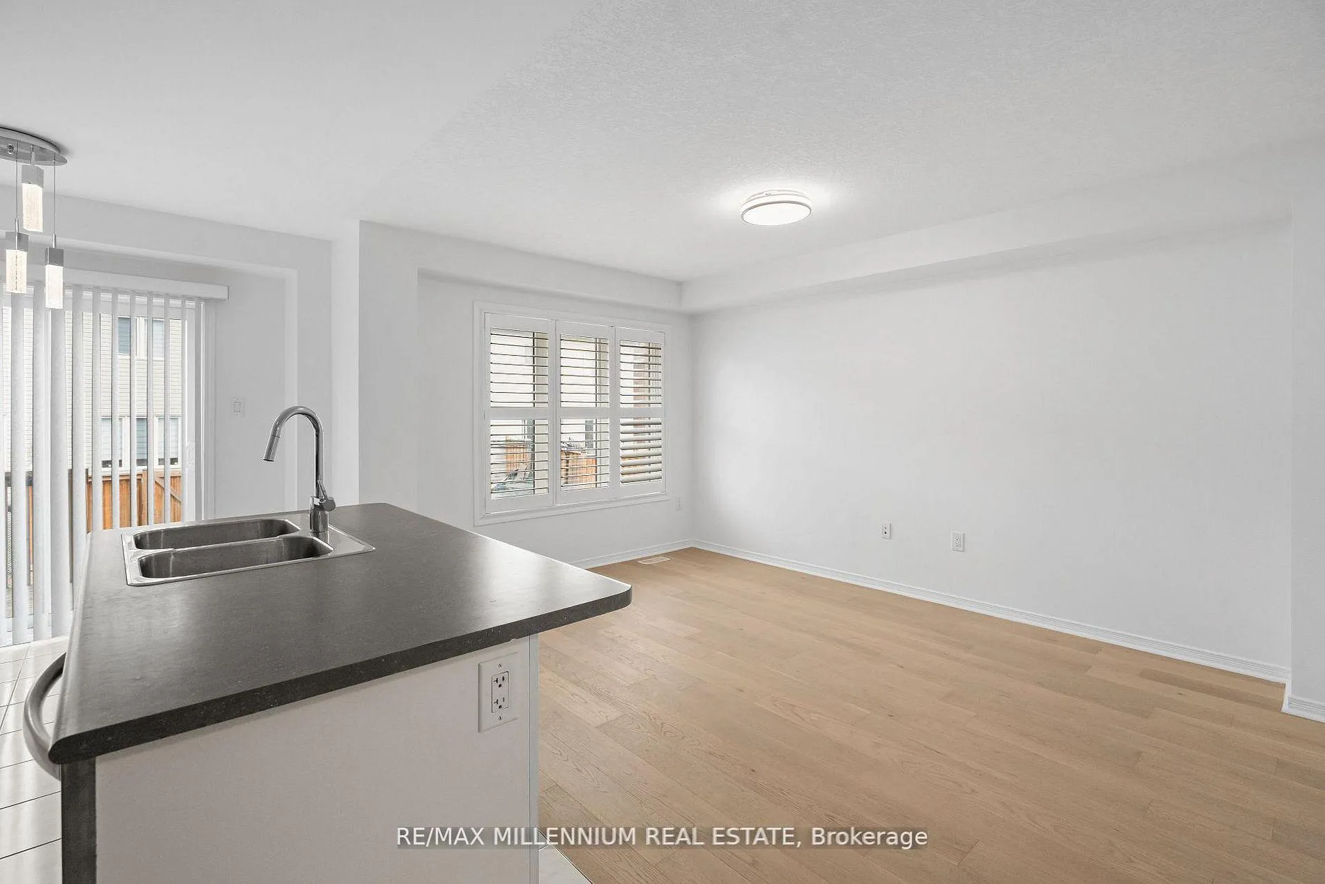 Photo 8 of 29 Cole Crescent, Brantford — HOMEH